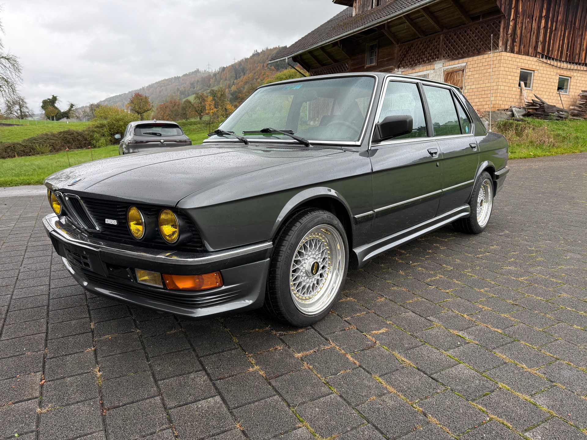 BMW E28 535i