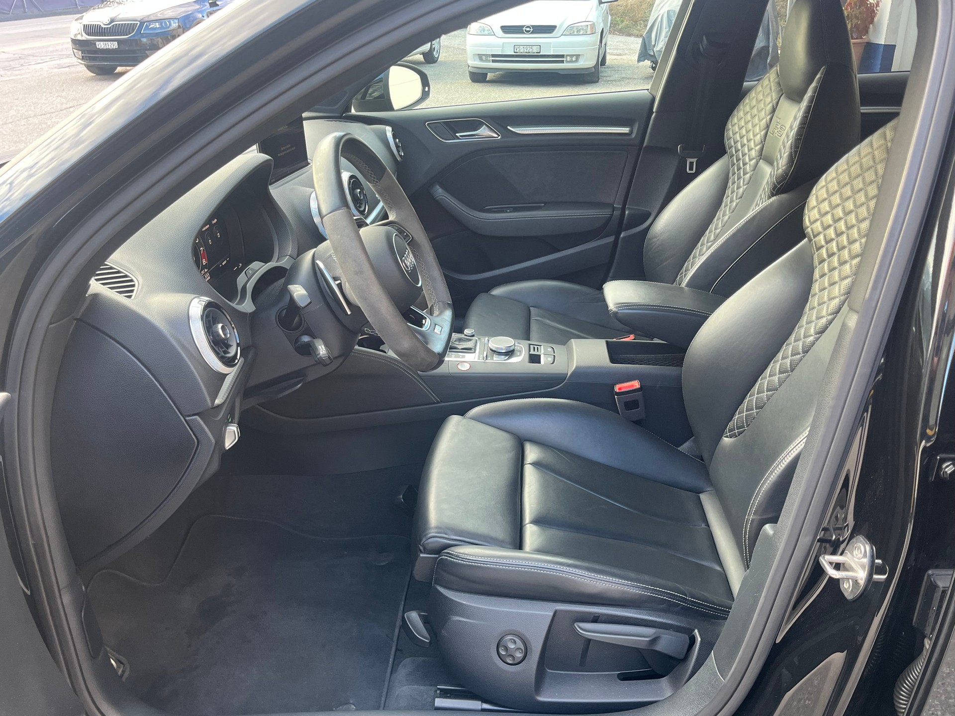 AUDI RS3 Limousine 2.5 TSI quattro S-tronic-image-6