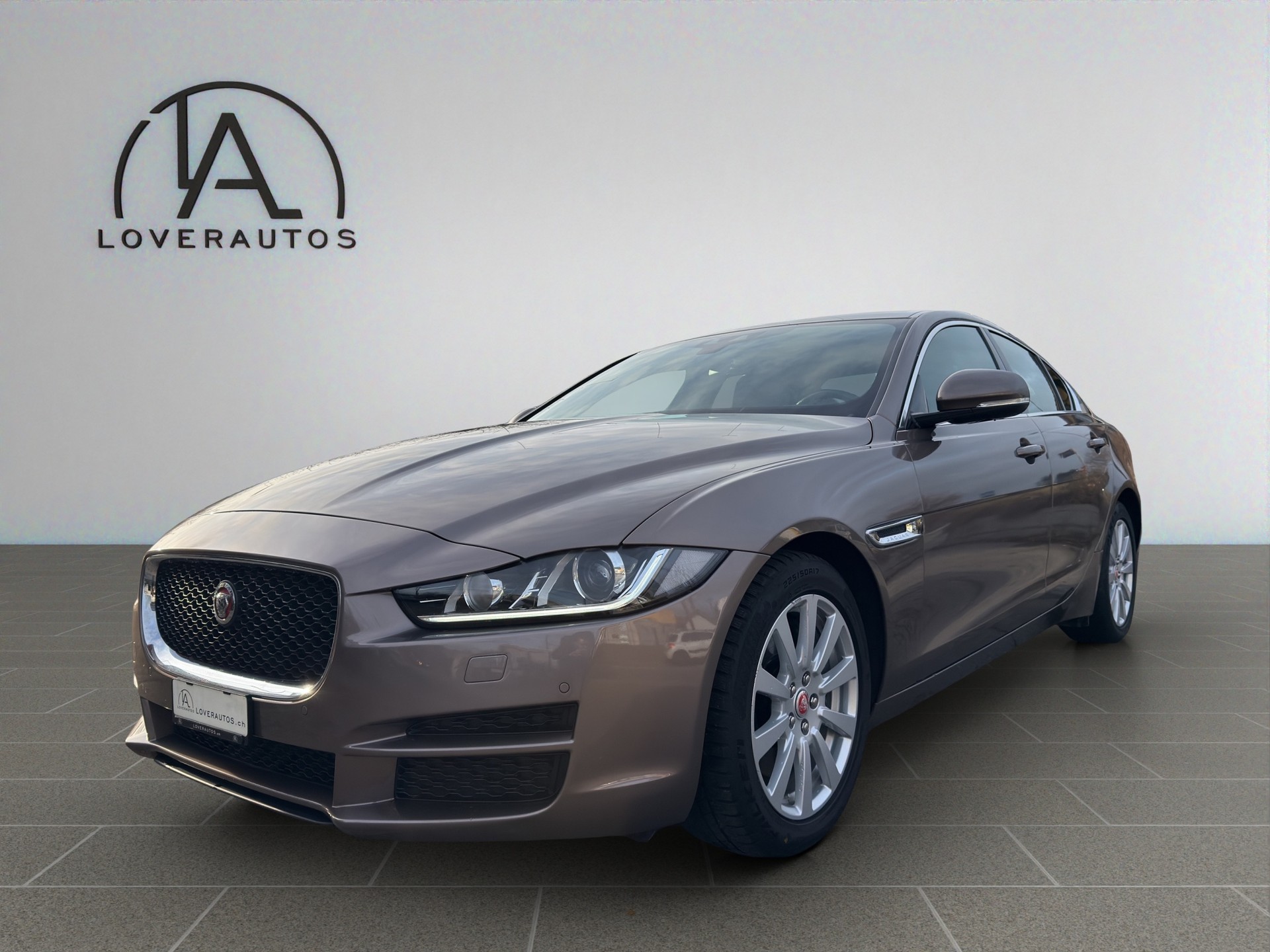 JAGUAR XE 20t 2.0 Prestige Automatic-image-6