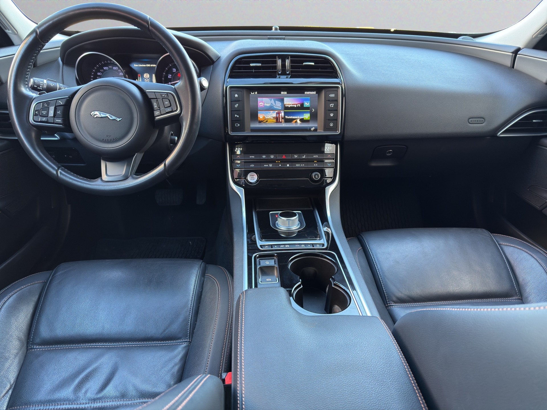 JAGUAR XE 20t 2.0 Prestige Automatic-image-9