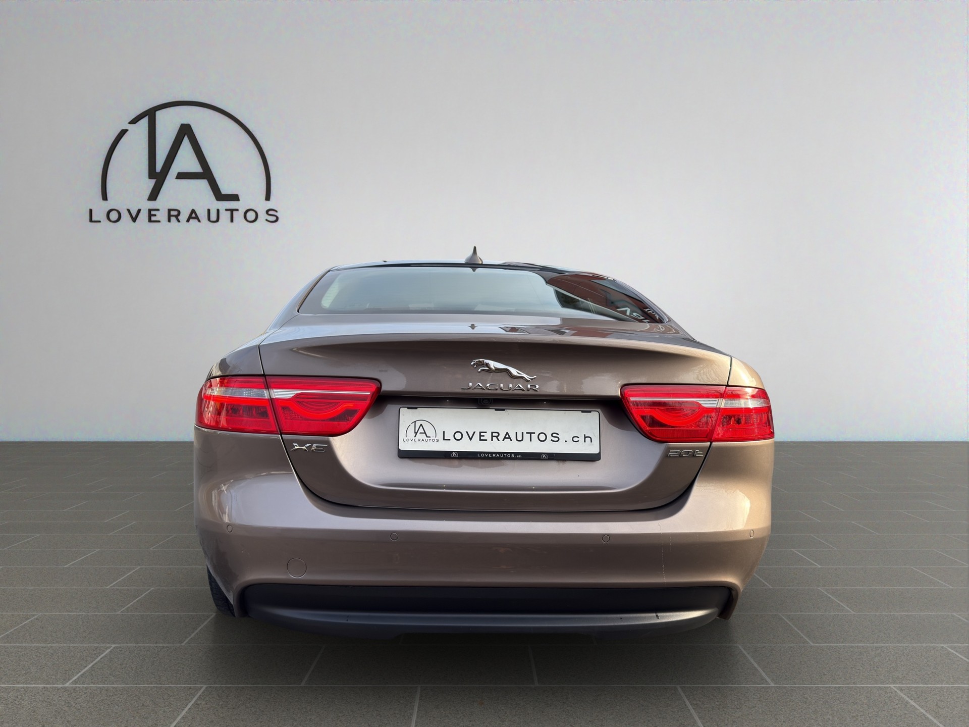 JAGUAR XE 20t 2.0 Prestige Automatic-image-3
