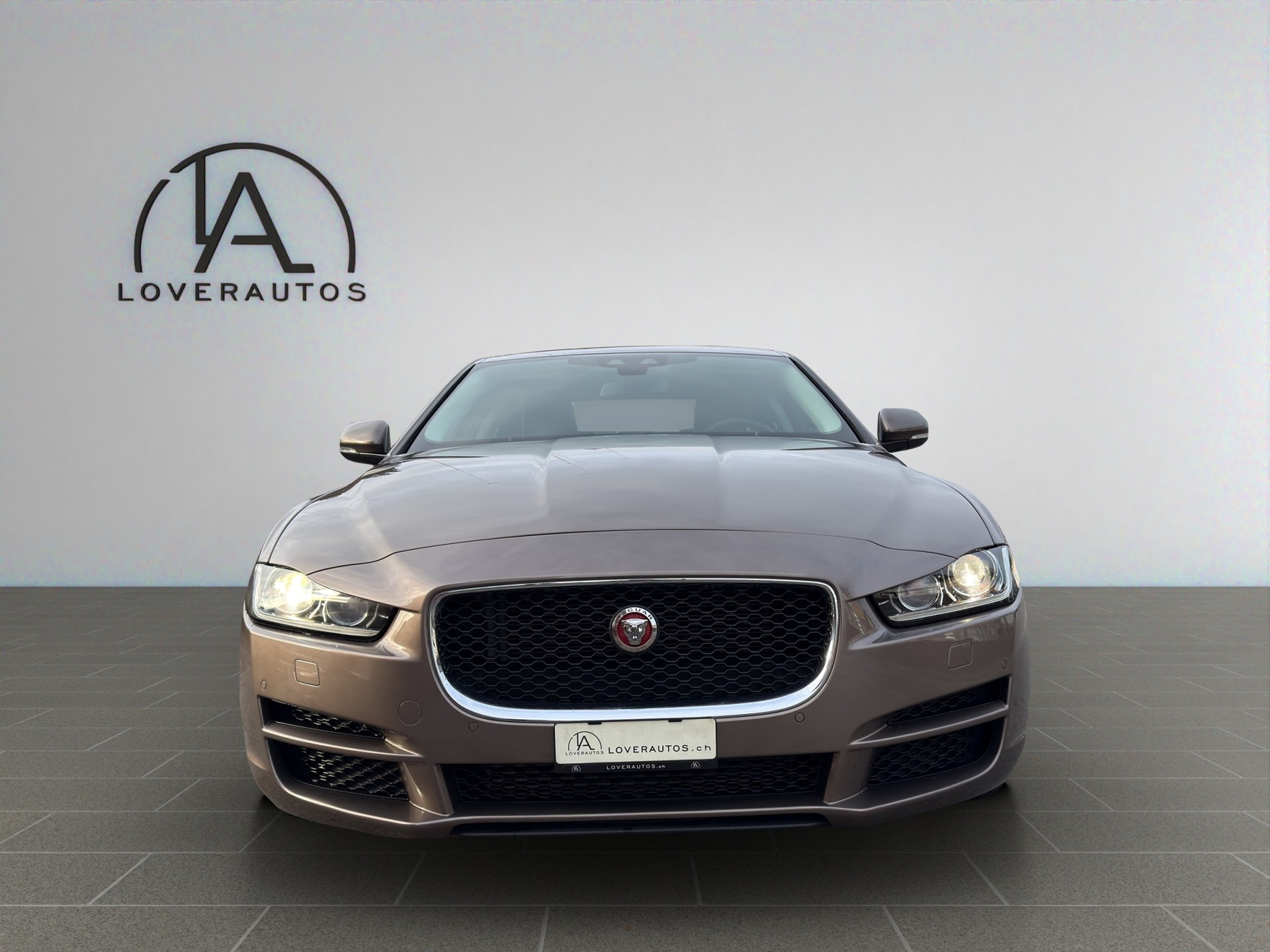 JAGUAR XE 20t 2.0 Prestige Automatic-image-2