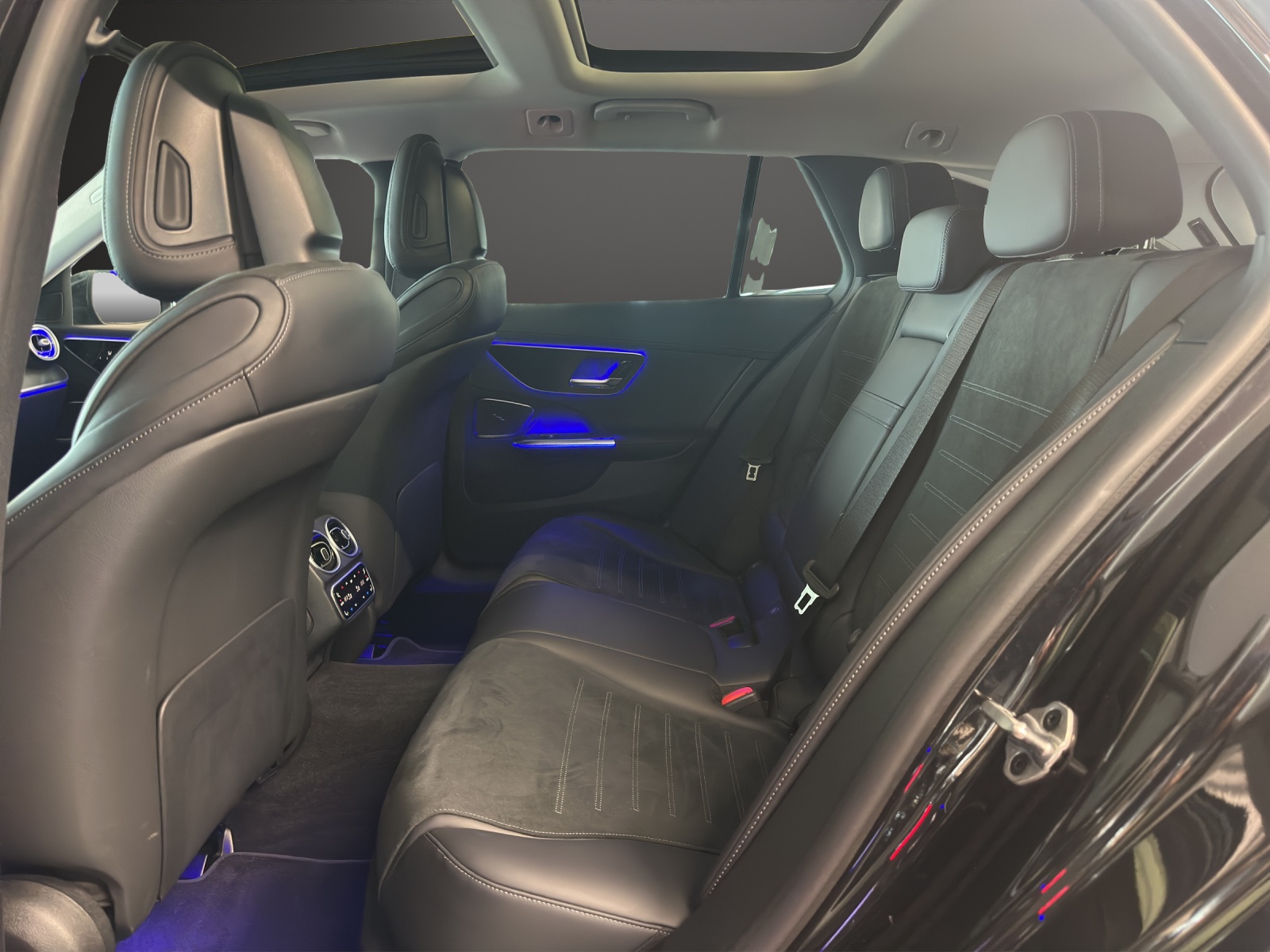MERCEDES-BENZ C 220 d T 4M AMG Line-image-11