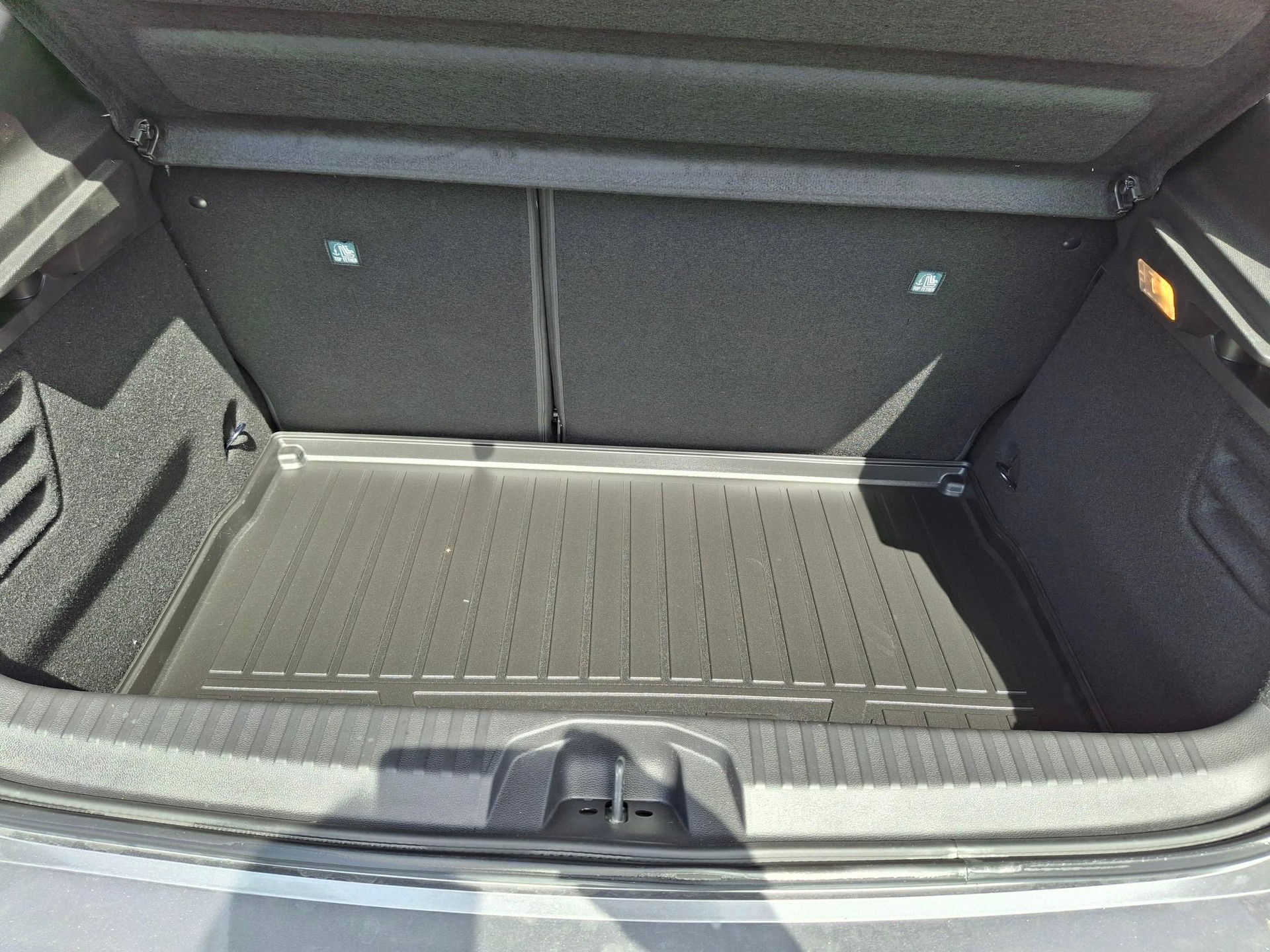 MITSUBISHI COLT 1.6 HEV Intense-image-9