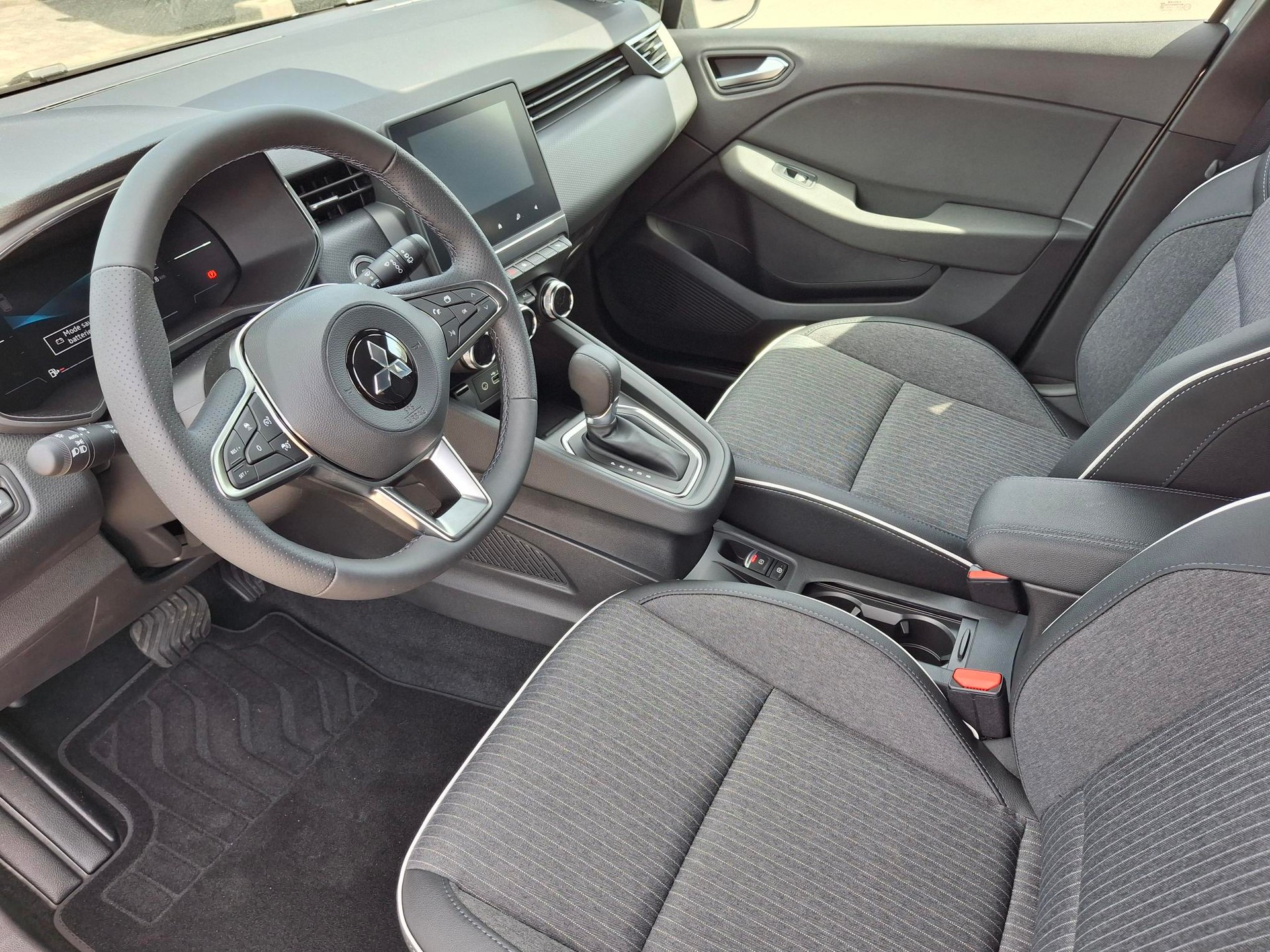 MITSUBISHI COLT 1.6 HEV Intense-image-6