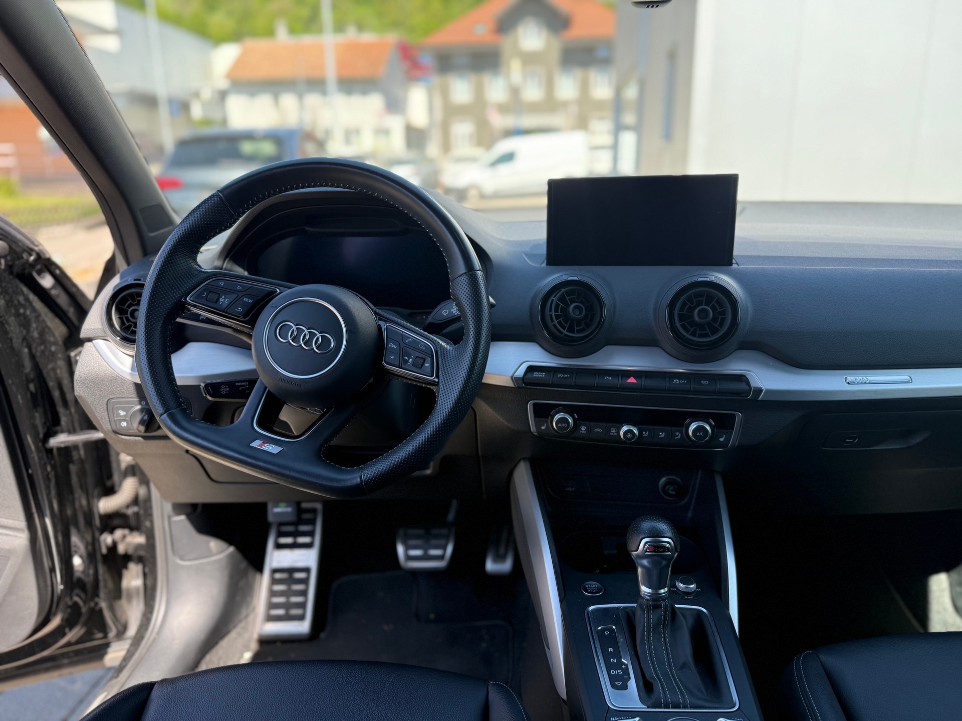 AUDI Q2 1.4 TFSI S-tronic-image-13