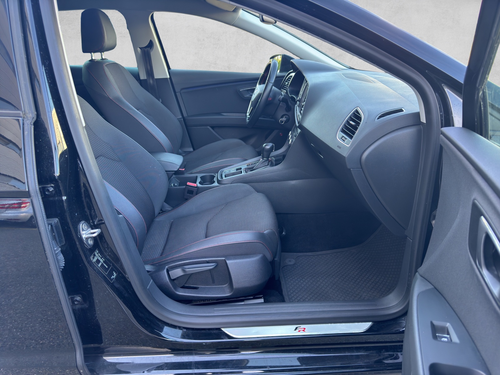 SEAT LEON-image-15