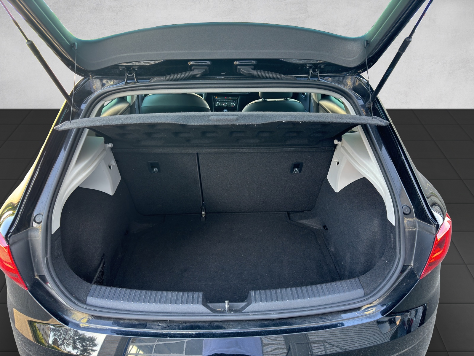 SEAT LEON-image-17