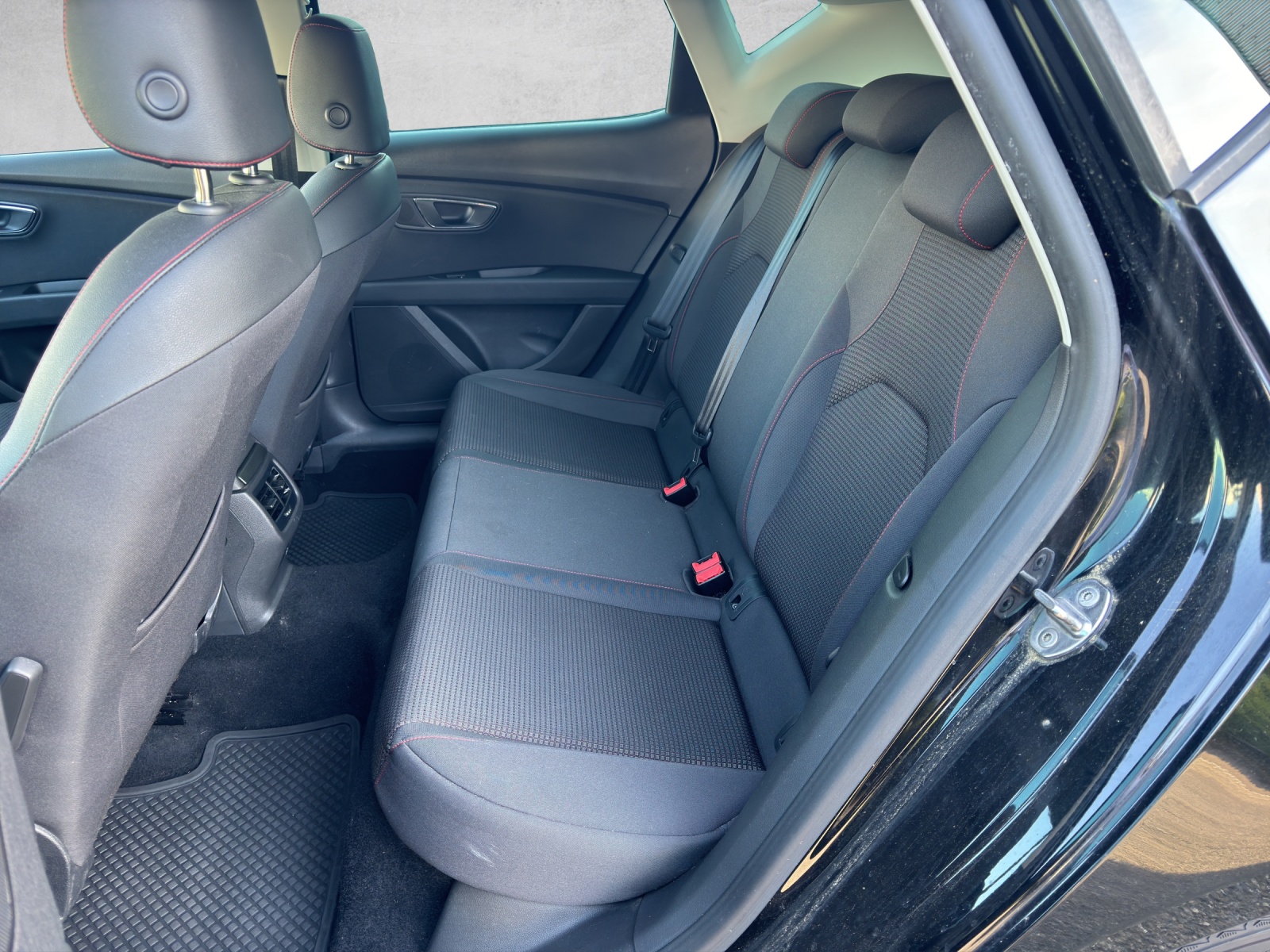 SEAT LEON-image-11