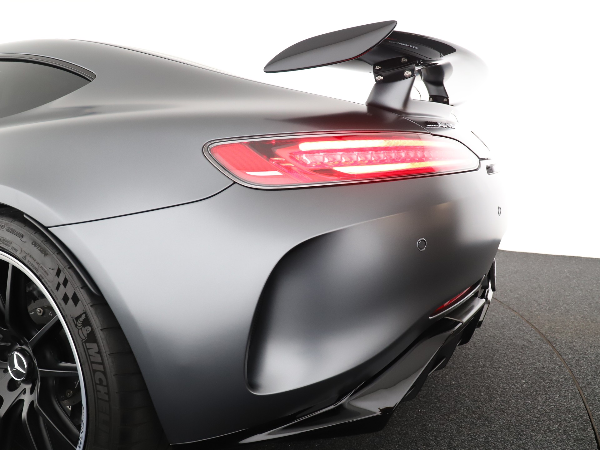 MERCEDES-BENZ AMG GT R-image-8