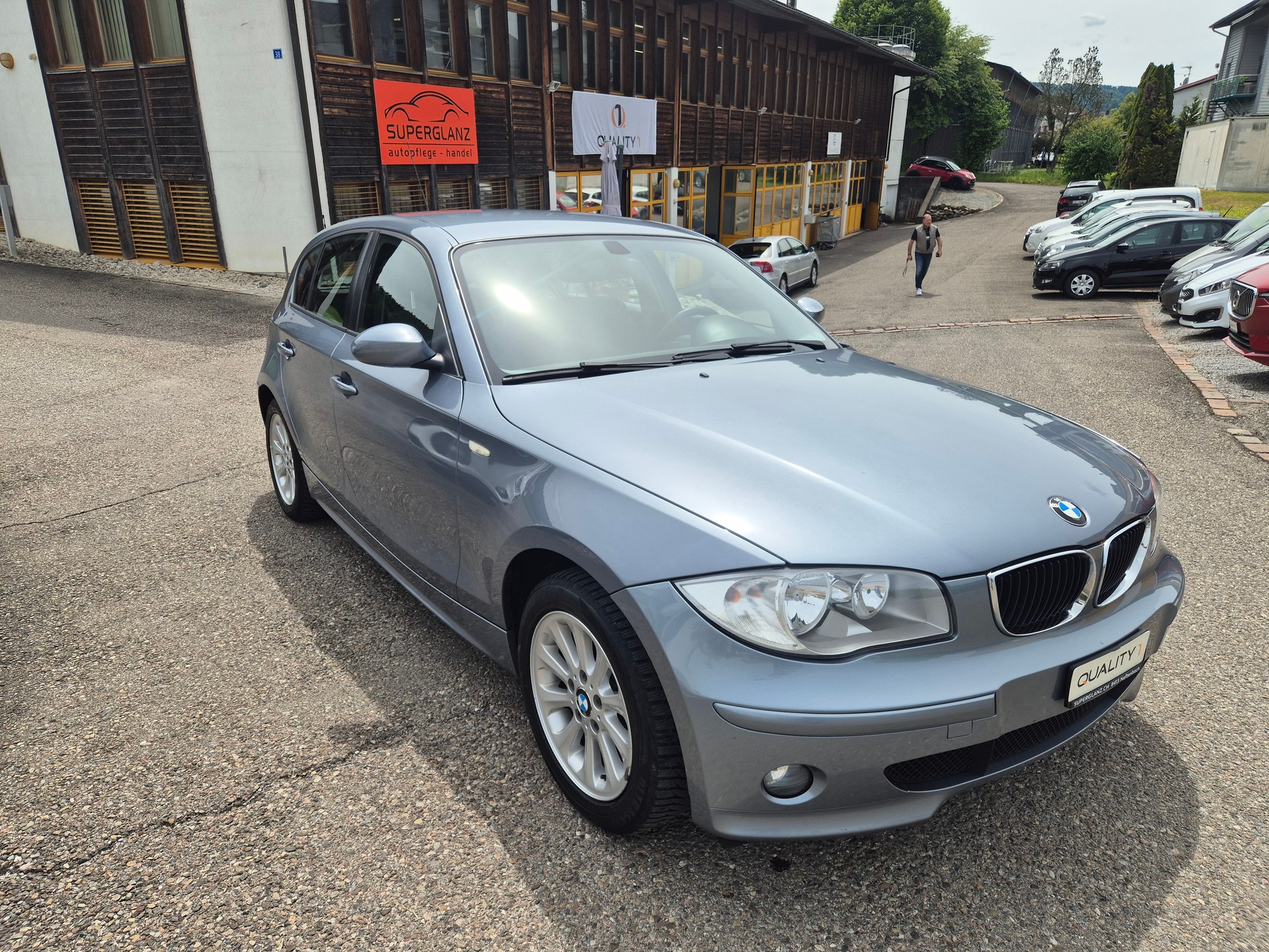 BMW 120i-image-16