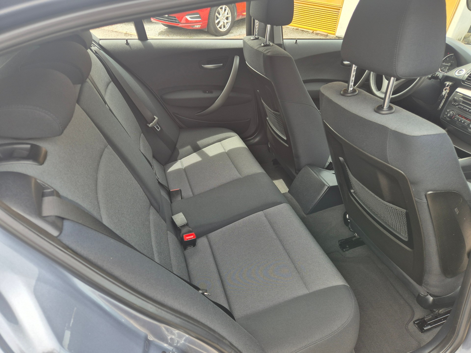 BMW 120i-image-8