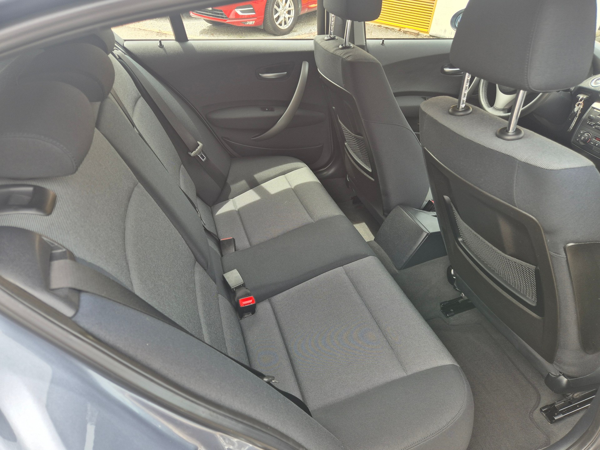BMW 120i-image-7