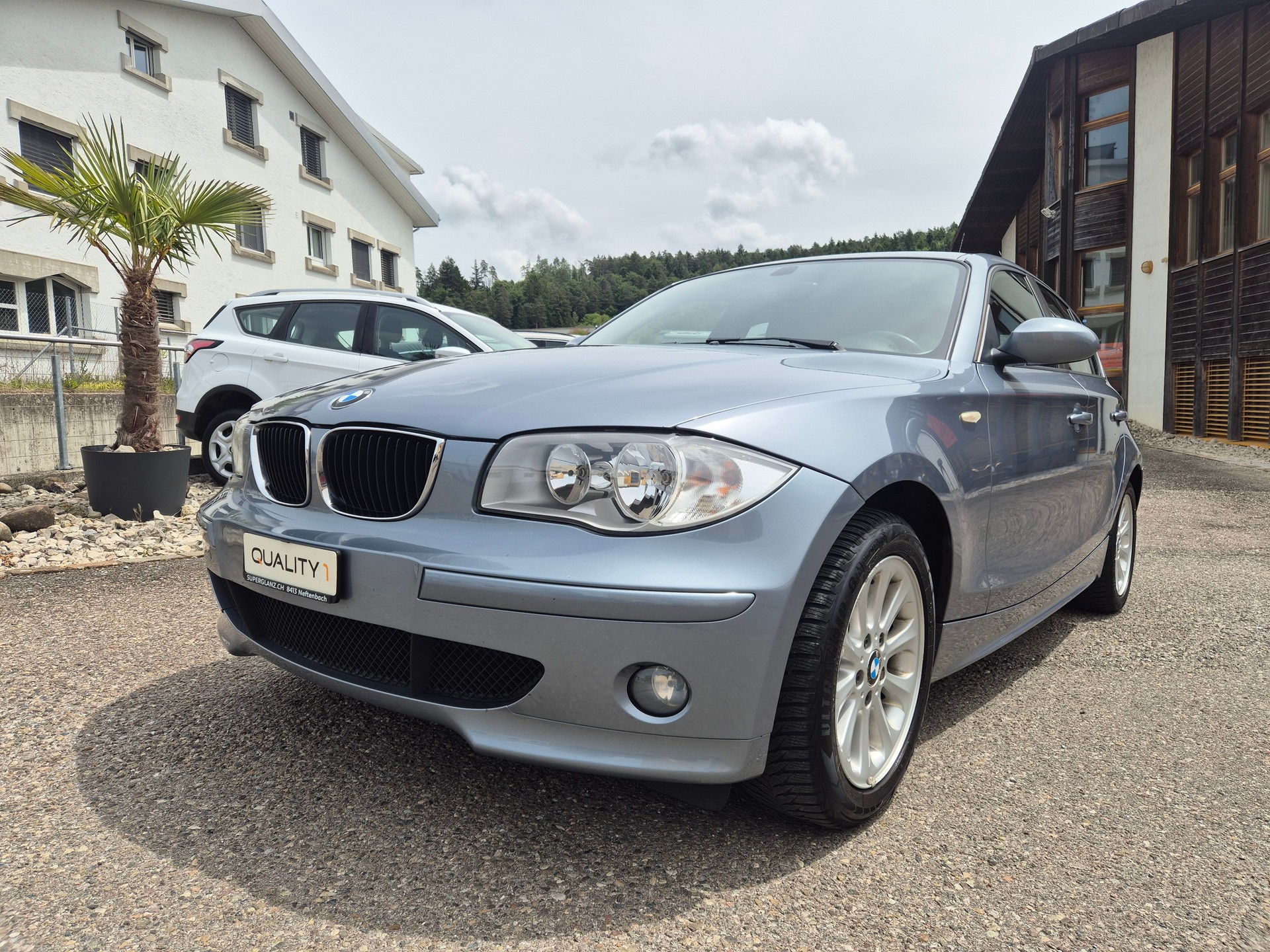 BMW 120i-image-14