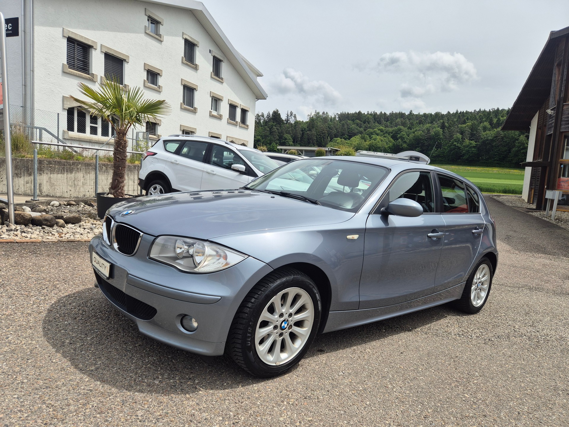 BMW 120i-image-15