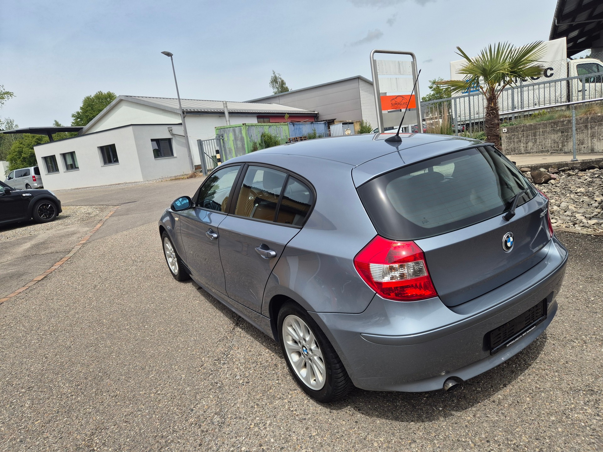 BMW 120i-image-12