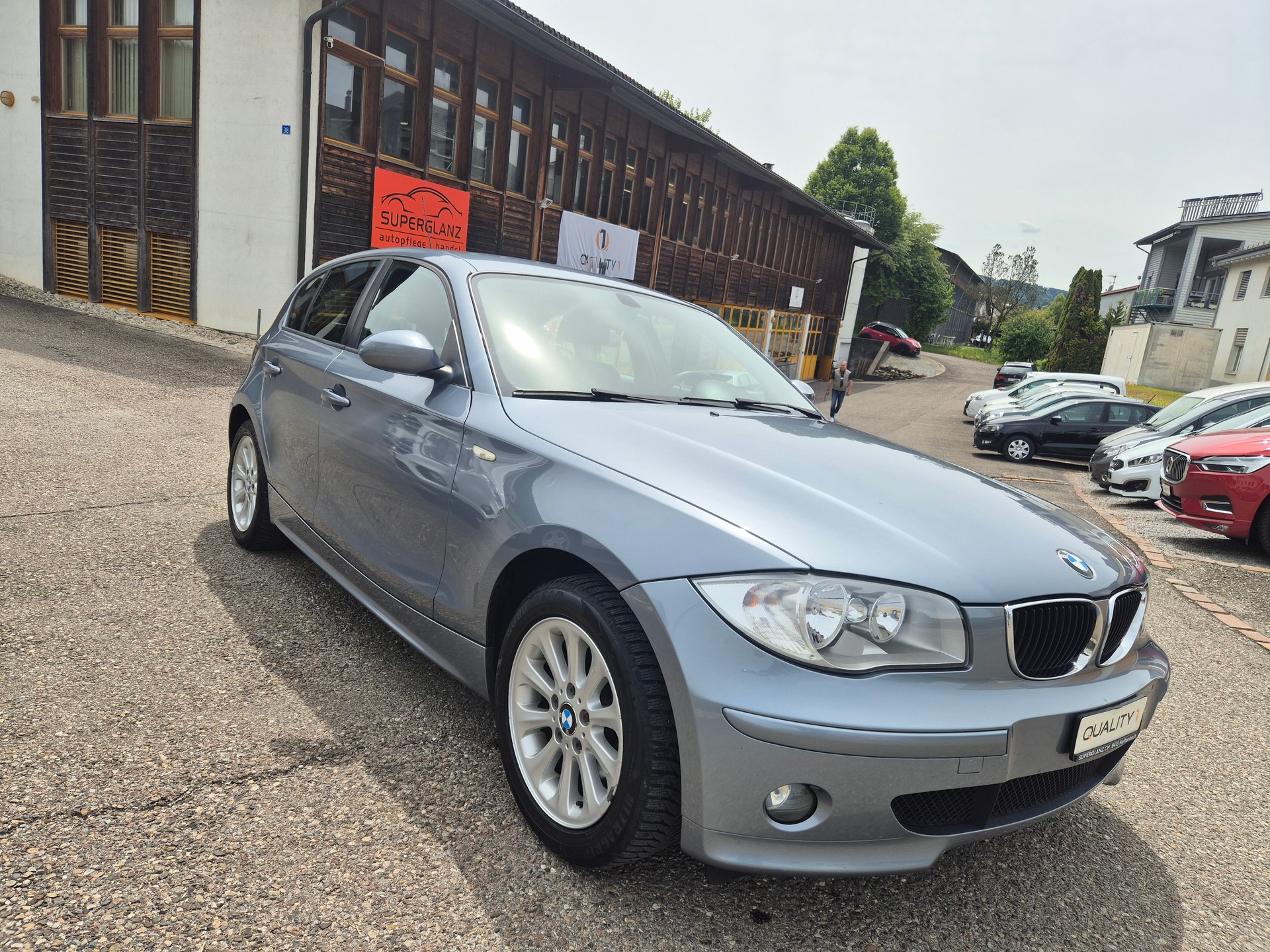 BMW 120i-image-13