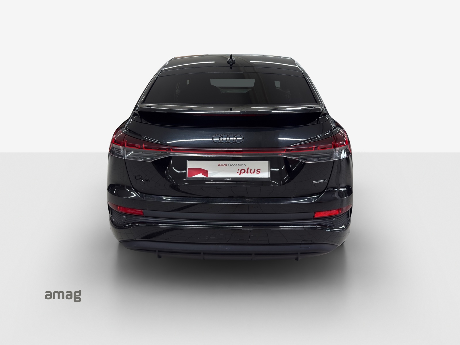 AUDI Q4 Sportback e-tron 50 quattro-showroom-element-3