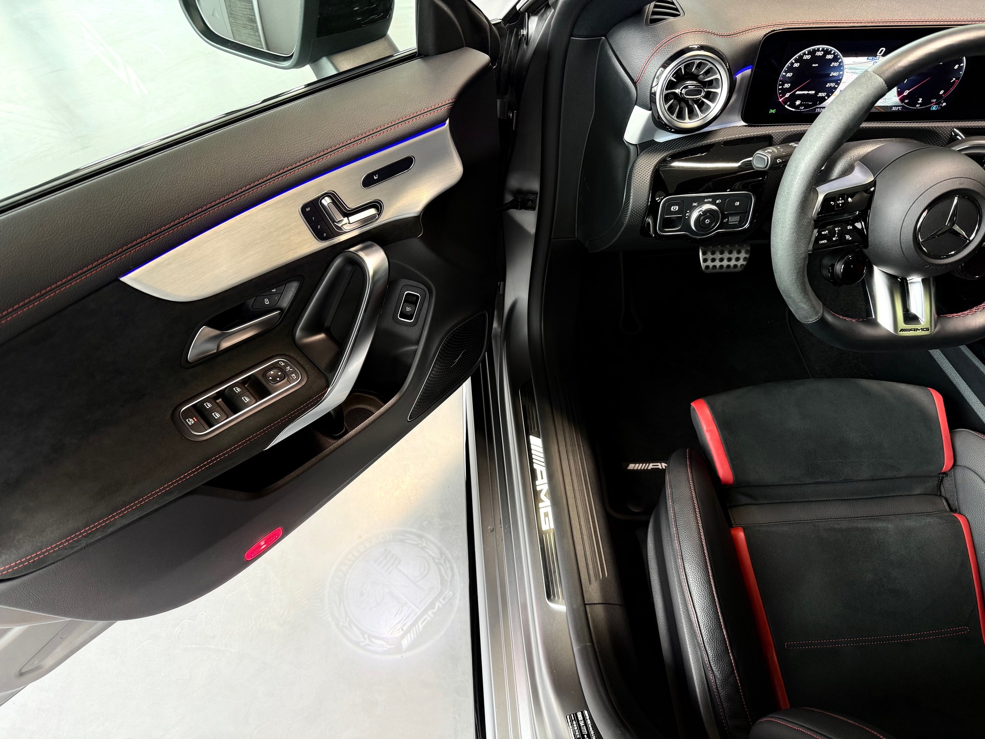 MERCEDES-BENZ CLA 45 S AMG 4Matic+ 8G-DCT-image-11