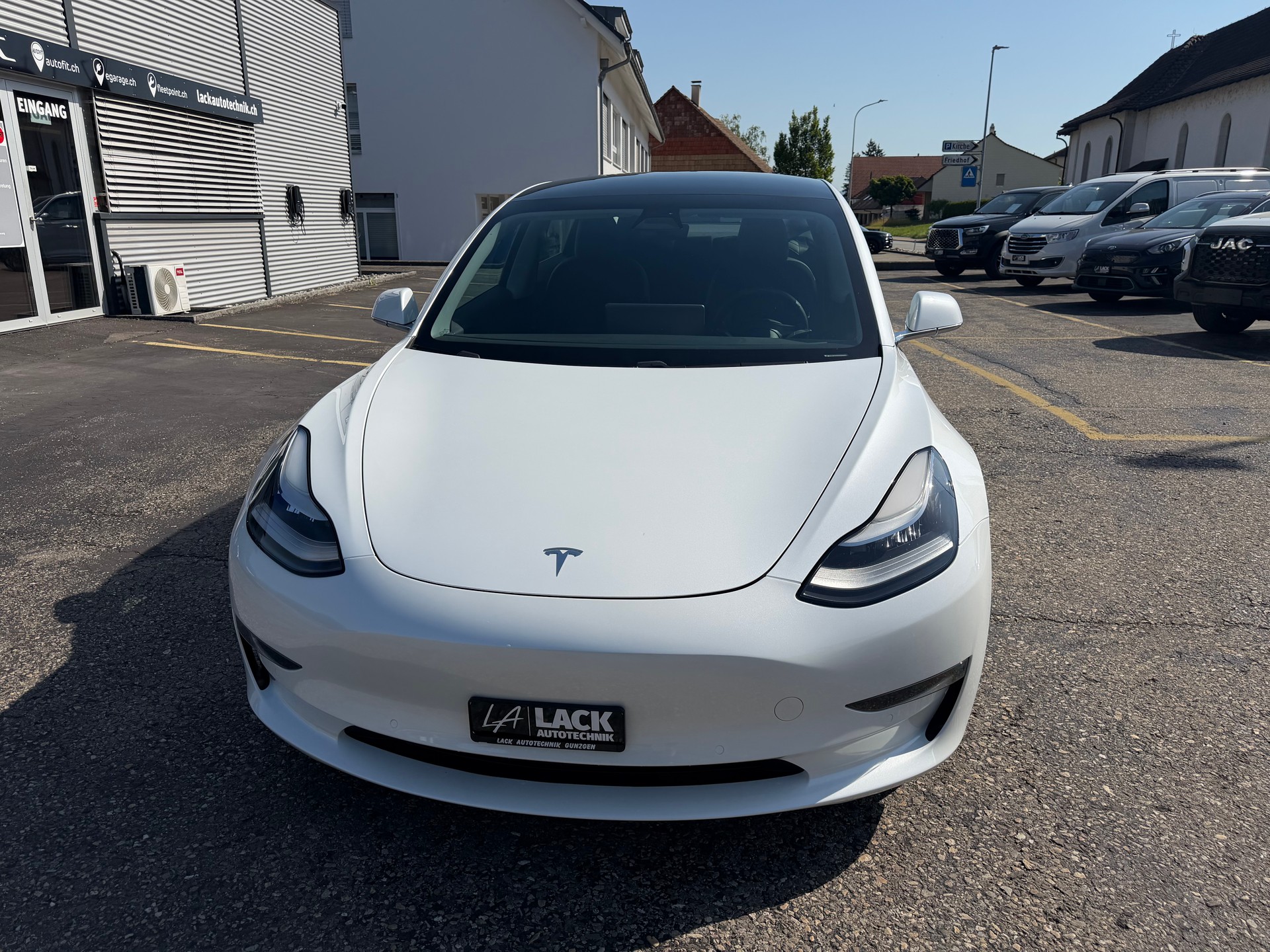 TESLA Model 3 Long Range Dual Motor AWD-showroom-element-2