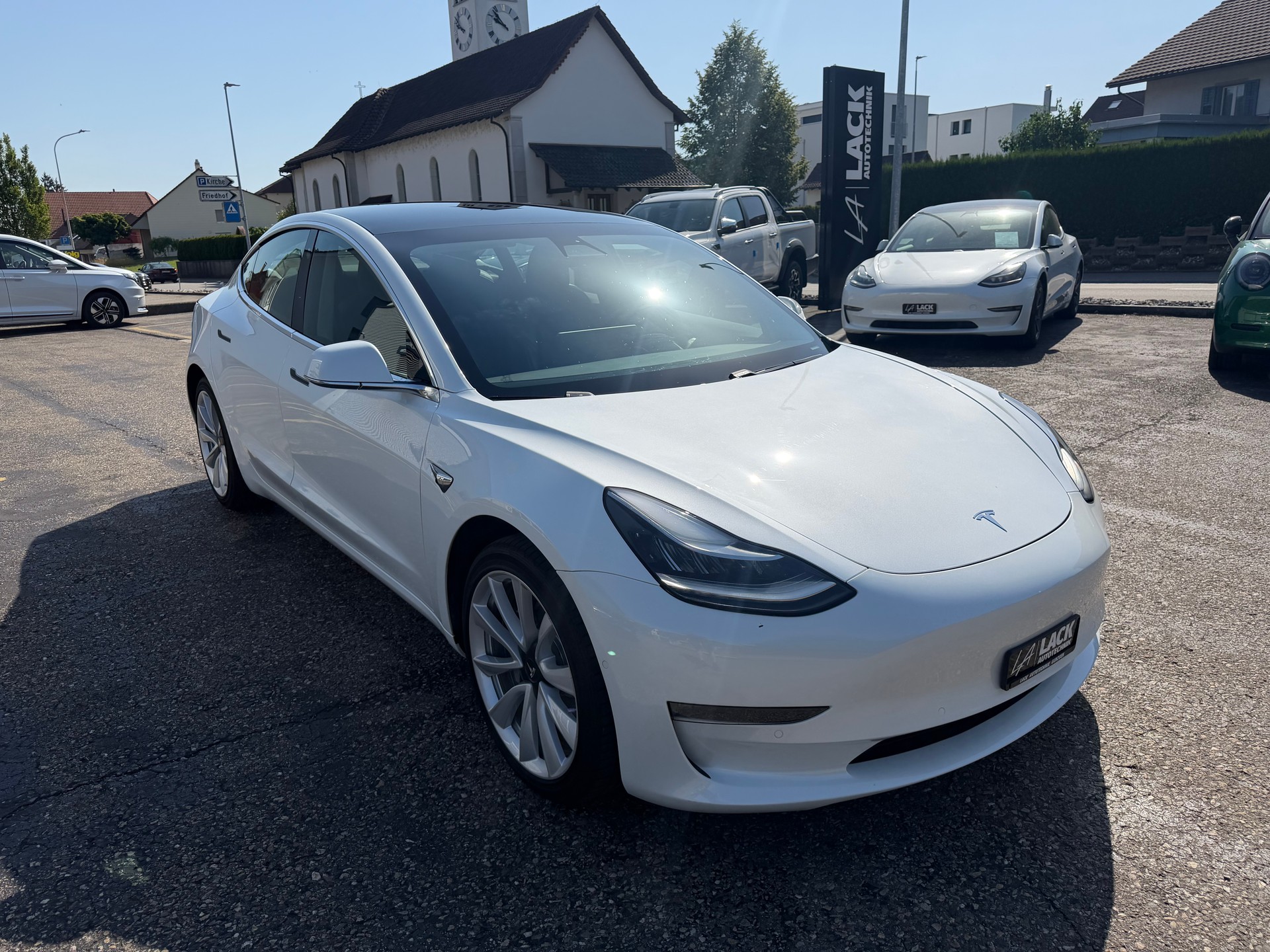 TESLA Model 3 Long Range Dual Motor AWD-showroom-element-3