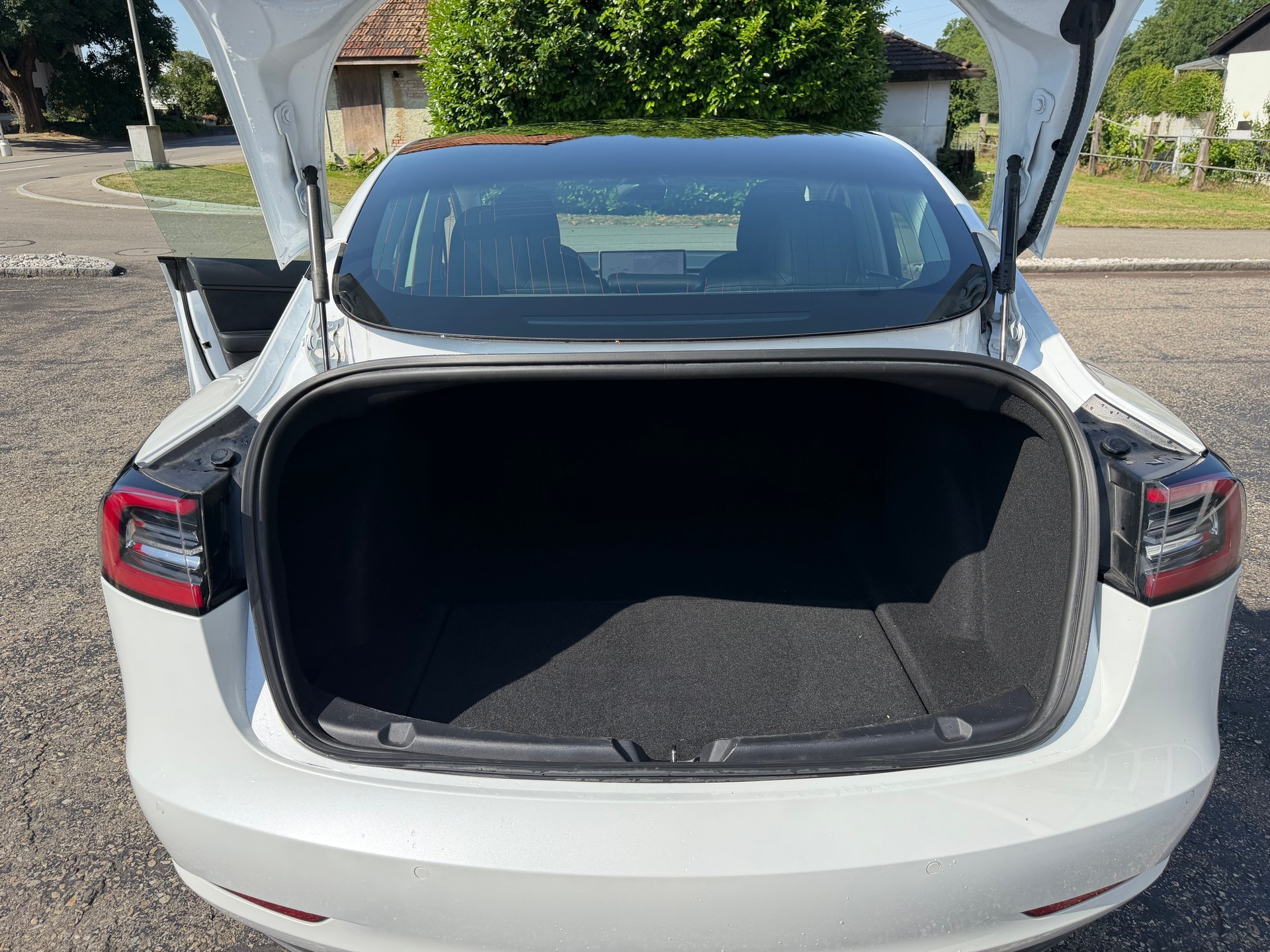 TESLA Model 3 Long Range Dual Motor AWD-image-15