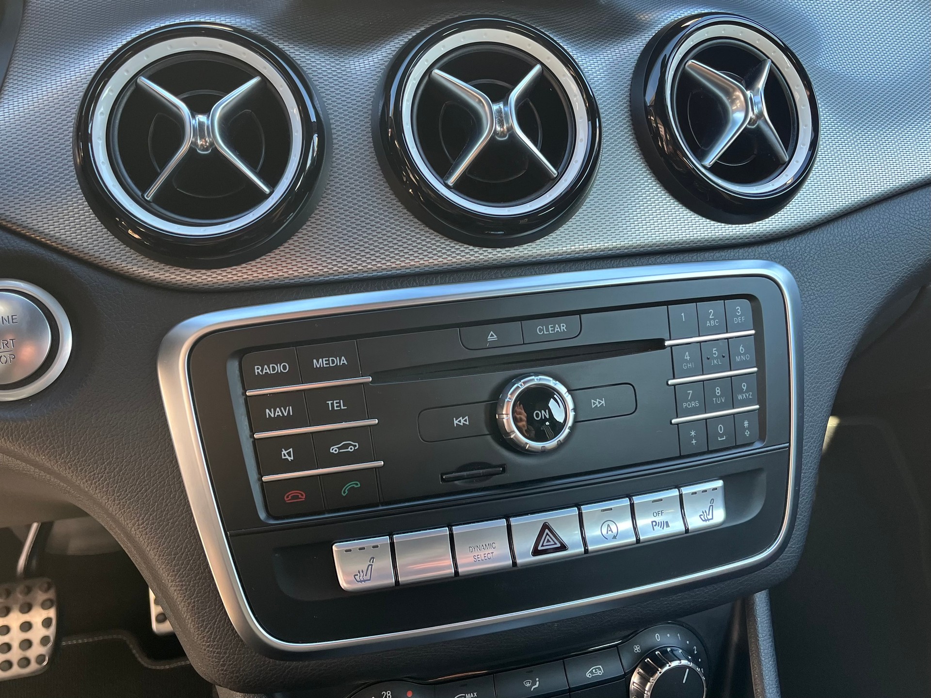 MERCEDES-BENZ A 180 CDI AMG Line 7G-DCT *Top-Zustand*-image-8