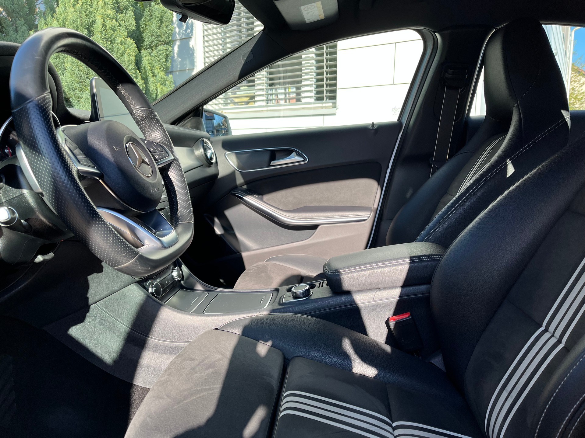 MERCEDES-BENZ A 180 CDI AMG Line 7G-DCT *Top-Zustand*-image-5