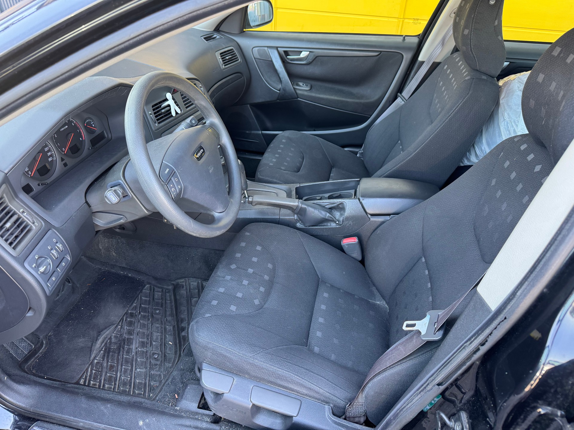 VOLVO S60 2.0T-image-12