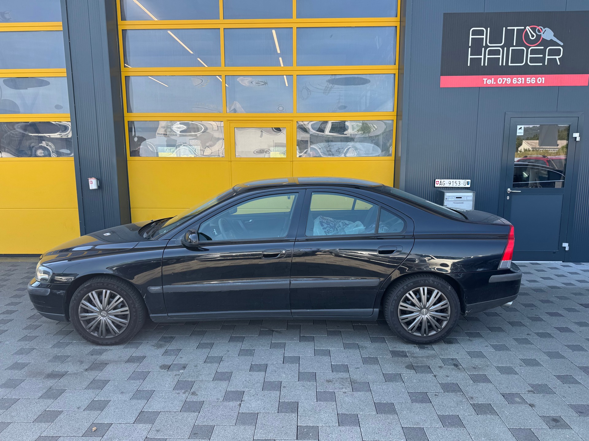 VOLVO S60 2.0T-image-7