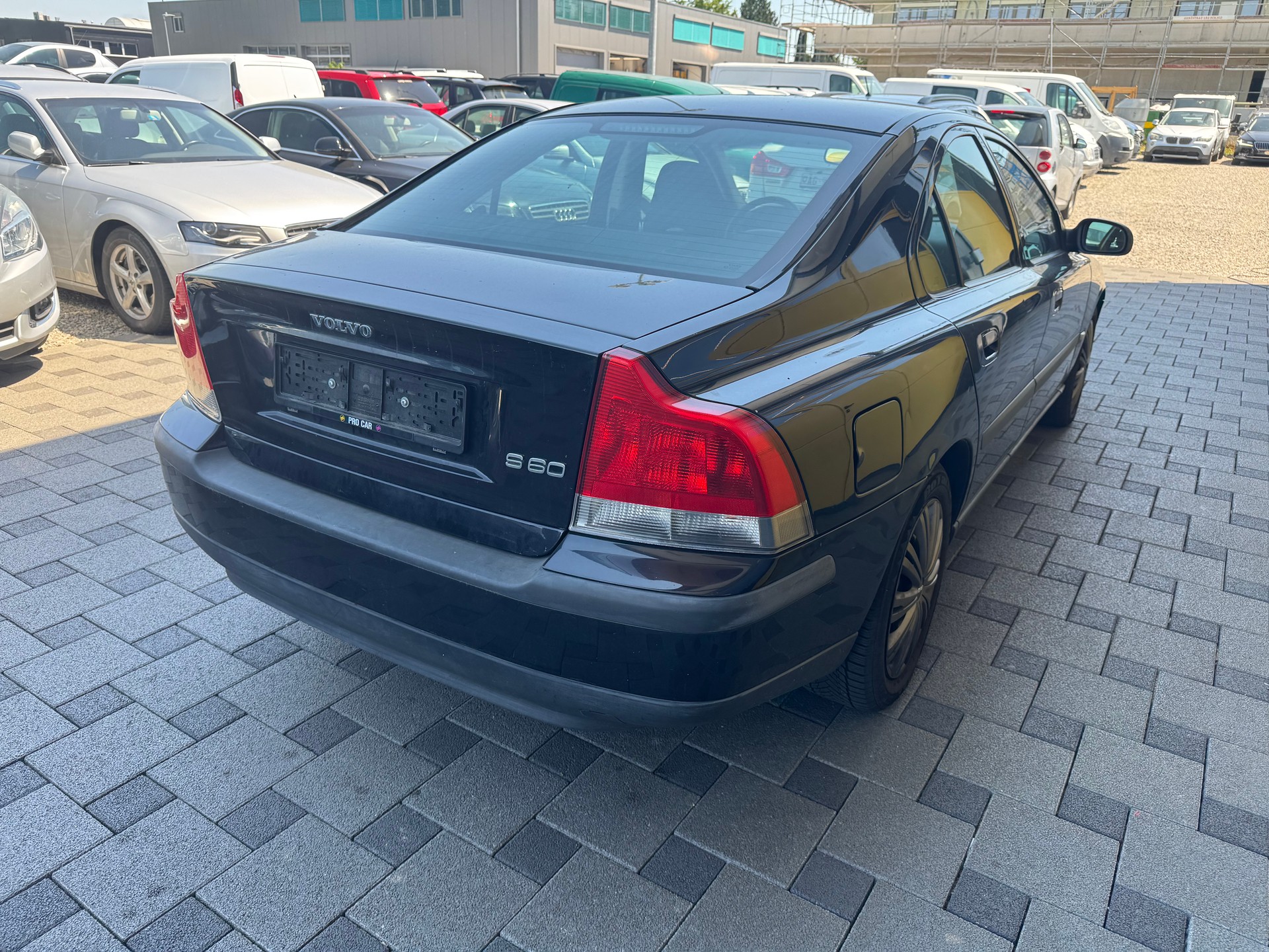 VOLVO S60 2.0T-image-4