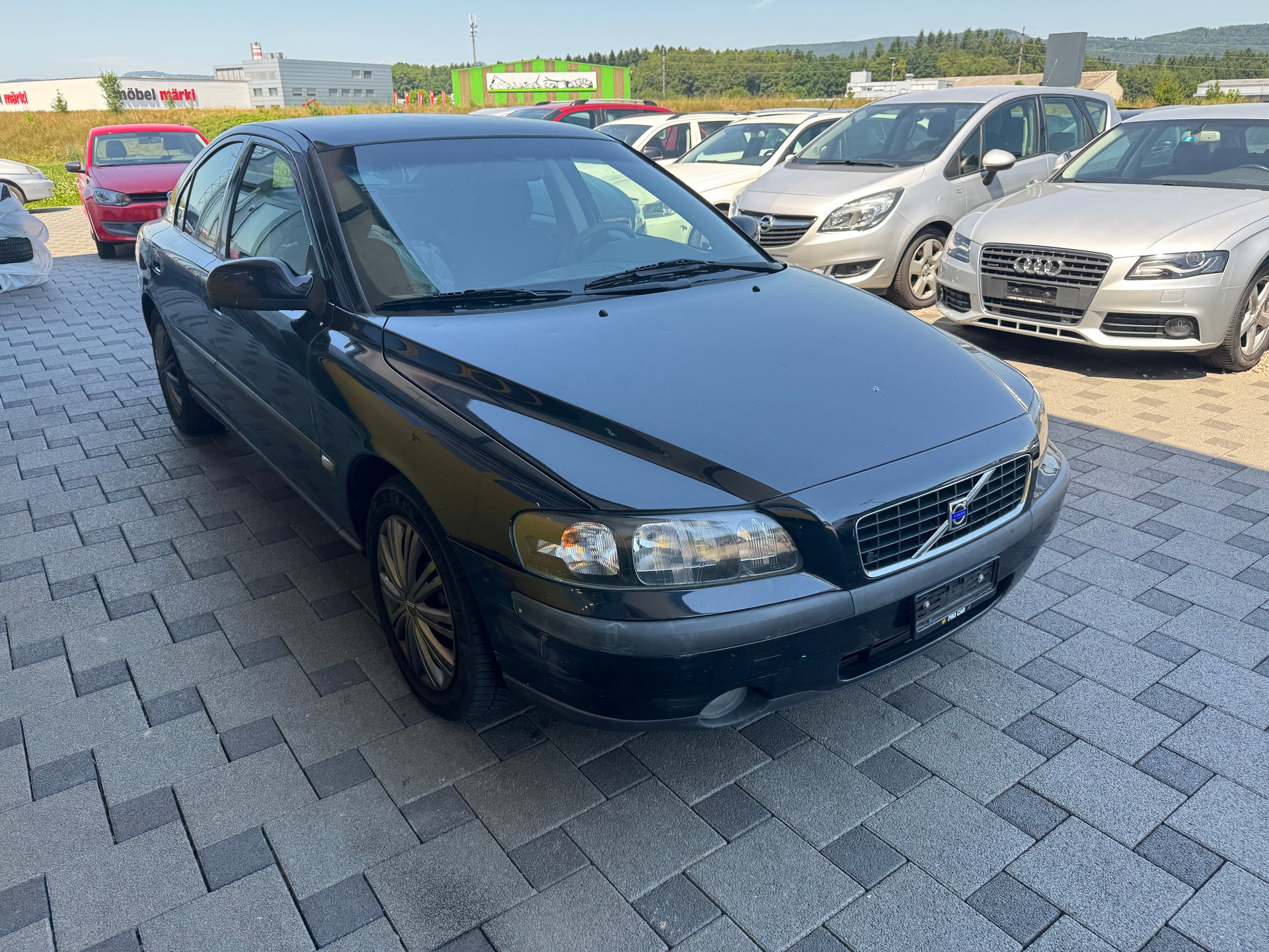 VOLVO S60 2.0T-image-2