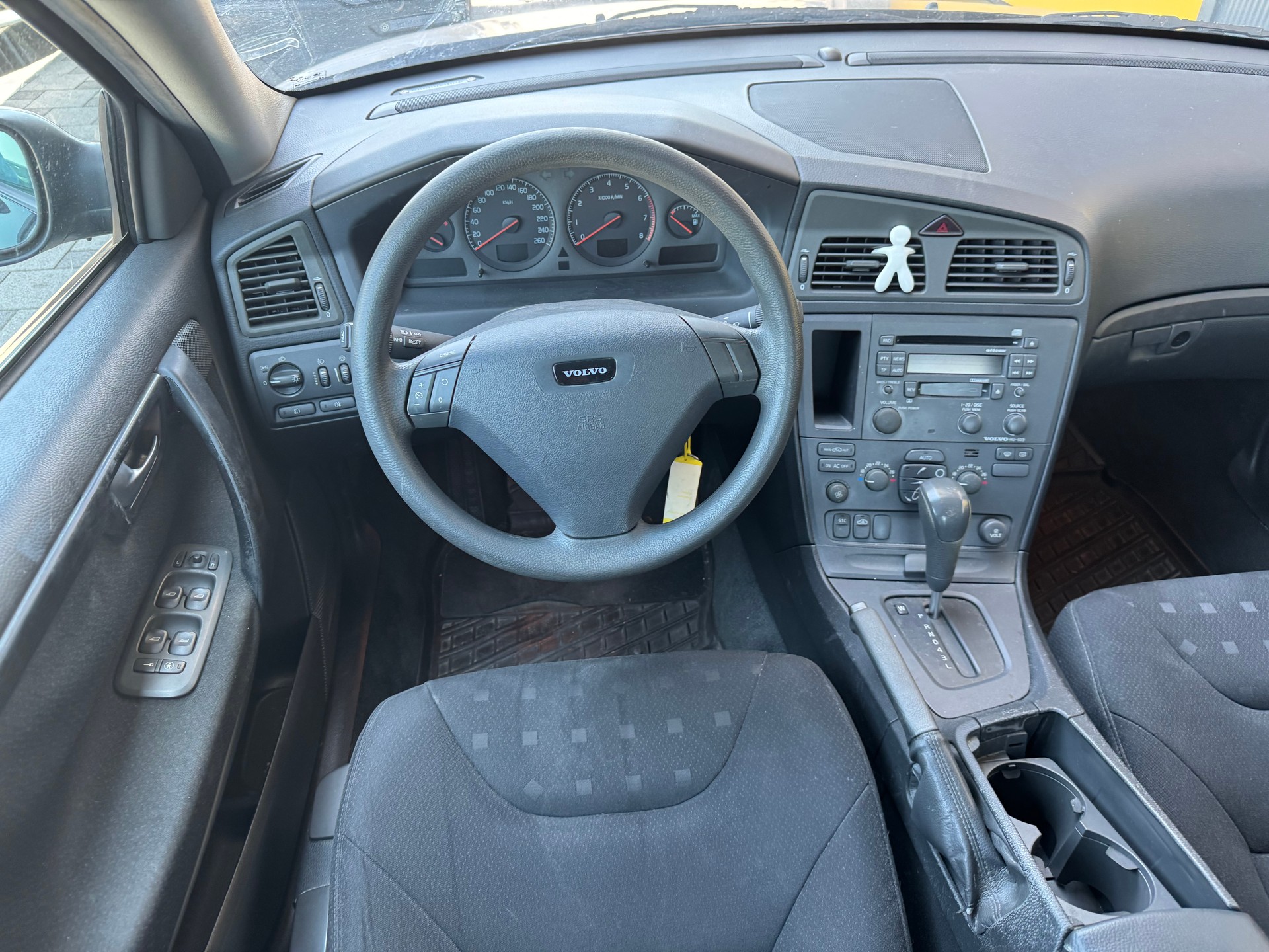 VOLVO S60 2.0T-image-13