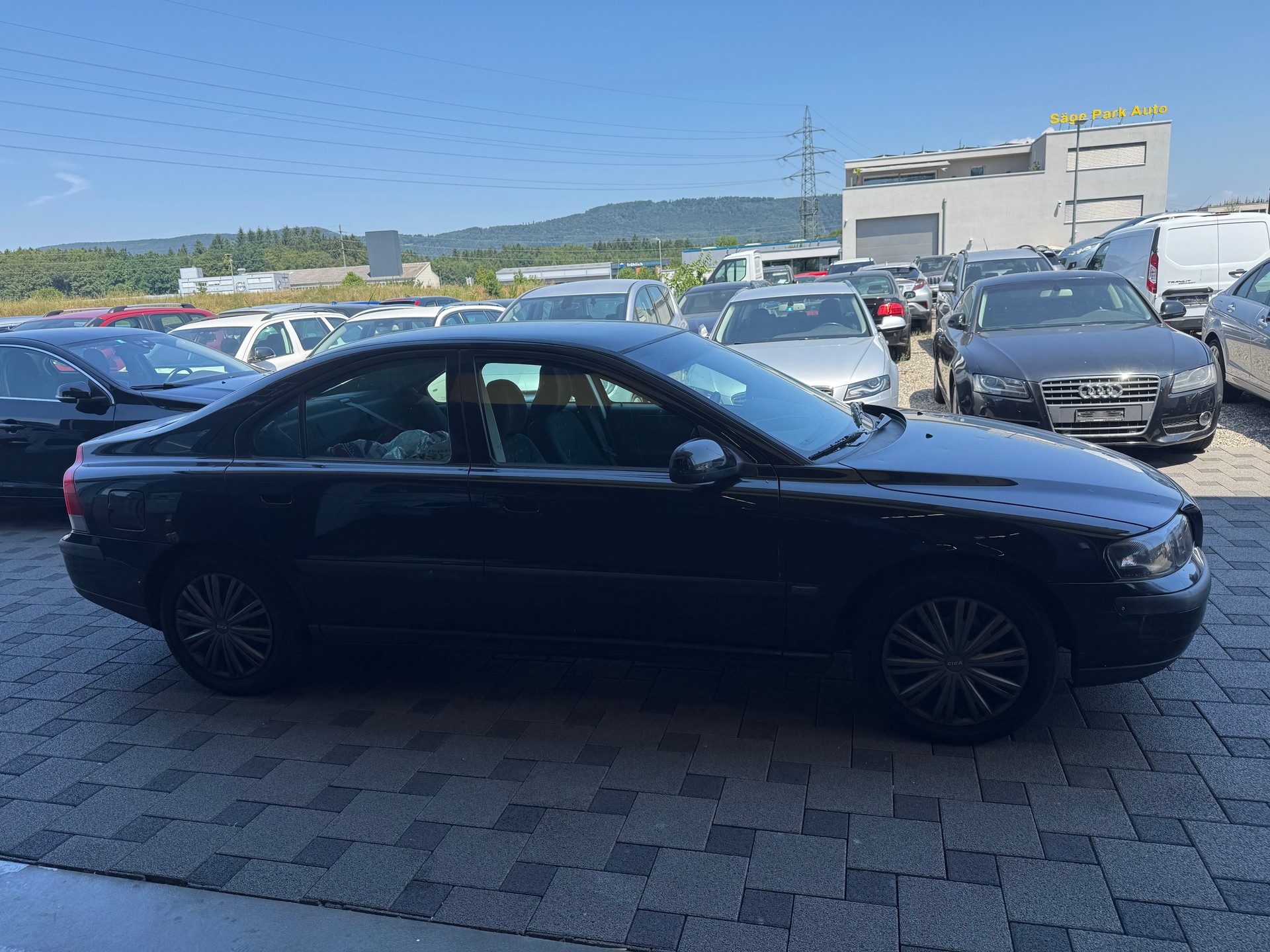 VOLVO S60 2.0T-image-3