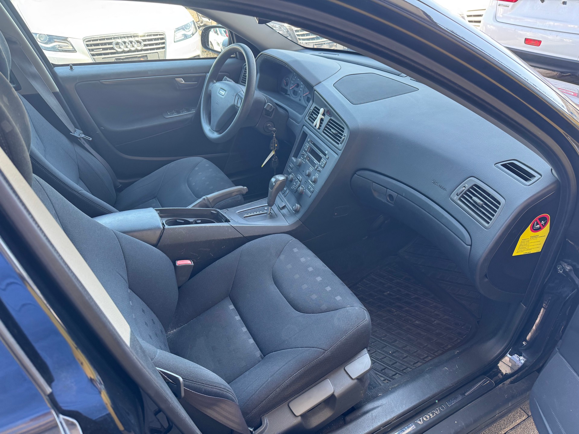VOLVO S60 2.0T-image-11