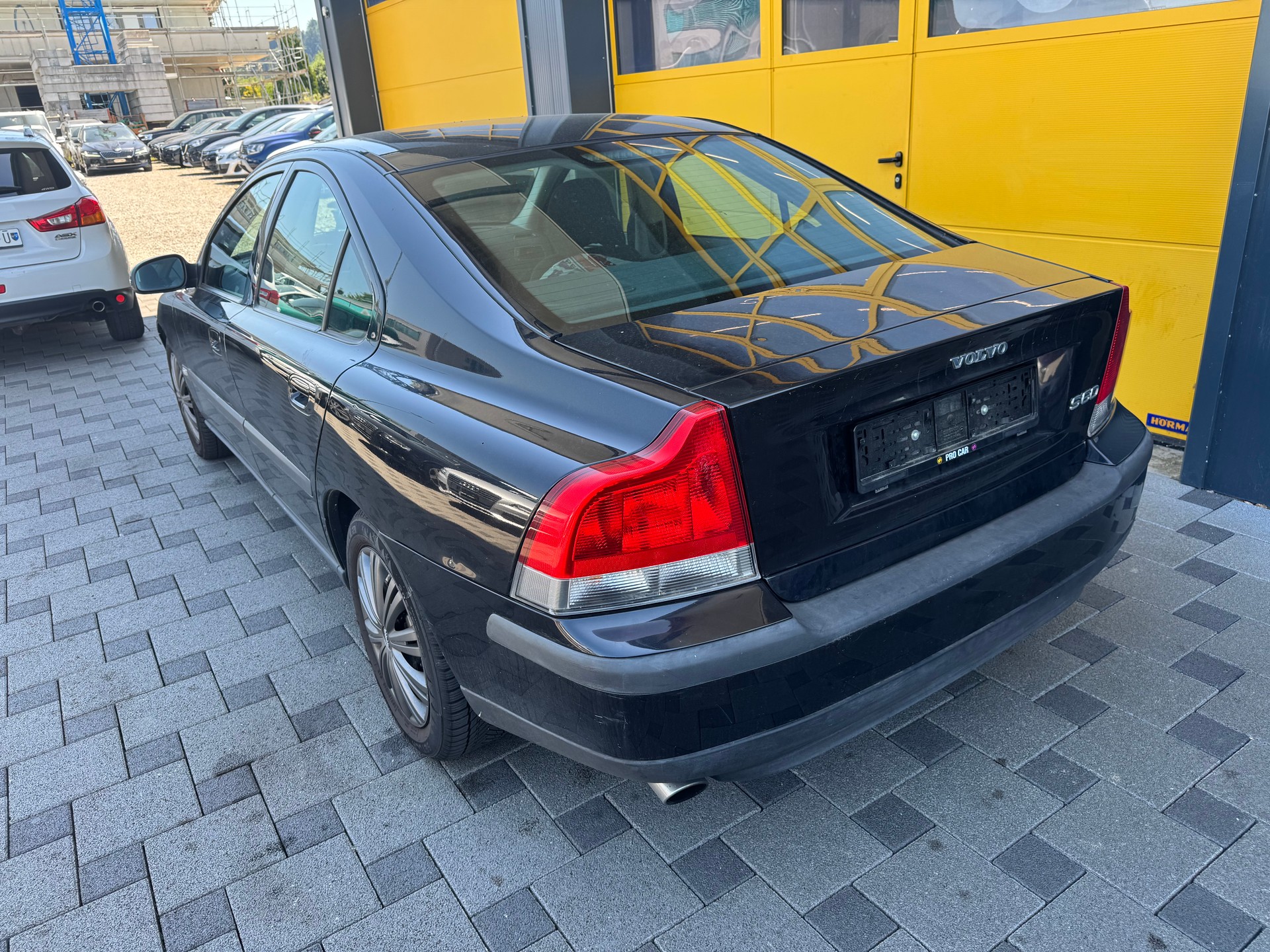 VOLVO S60 2.0T-image-6