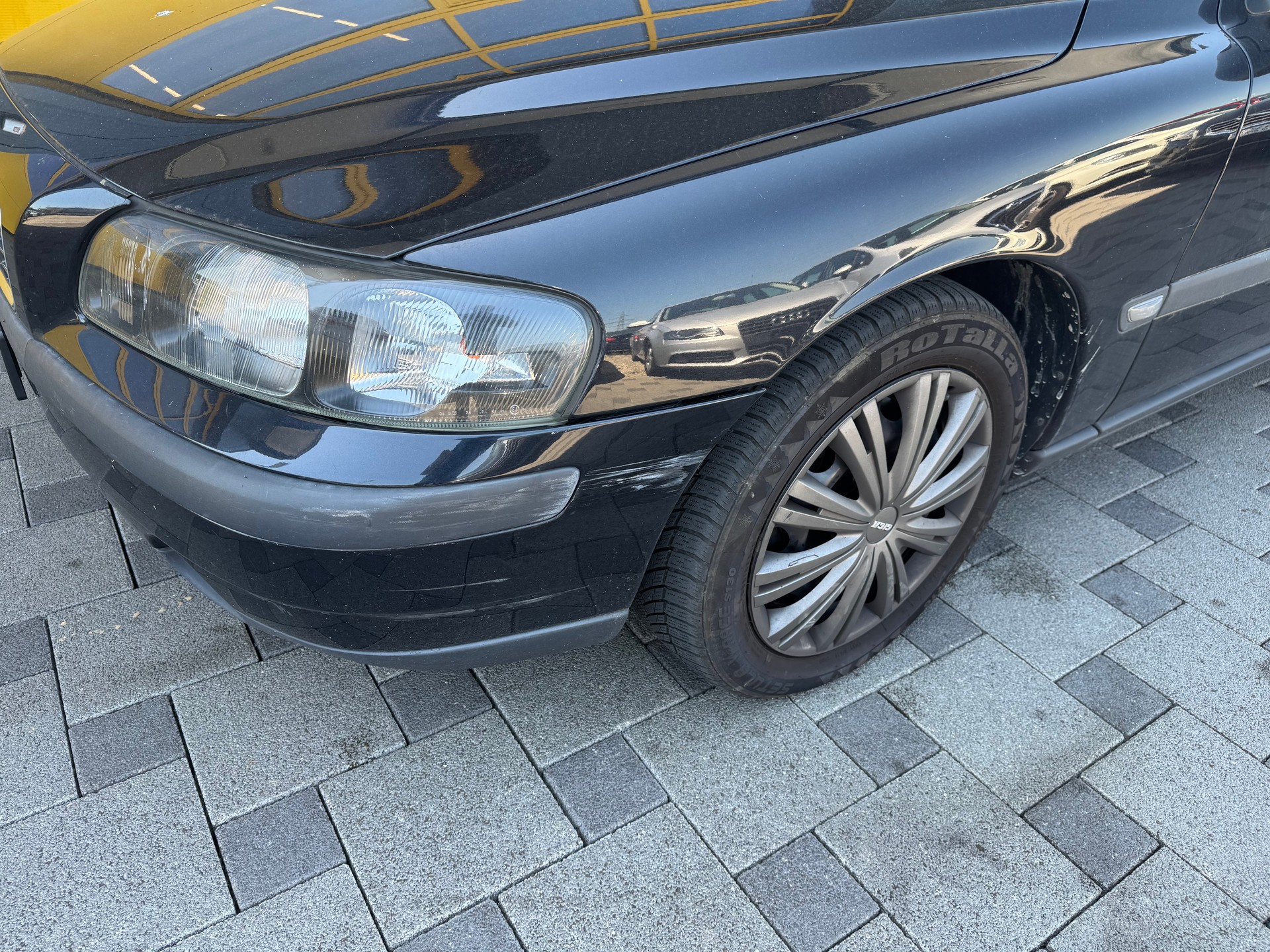 VOLVO S60 2.0T-image-8