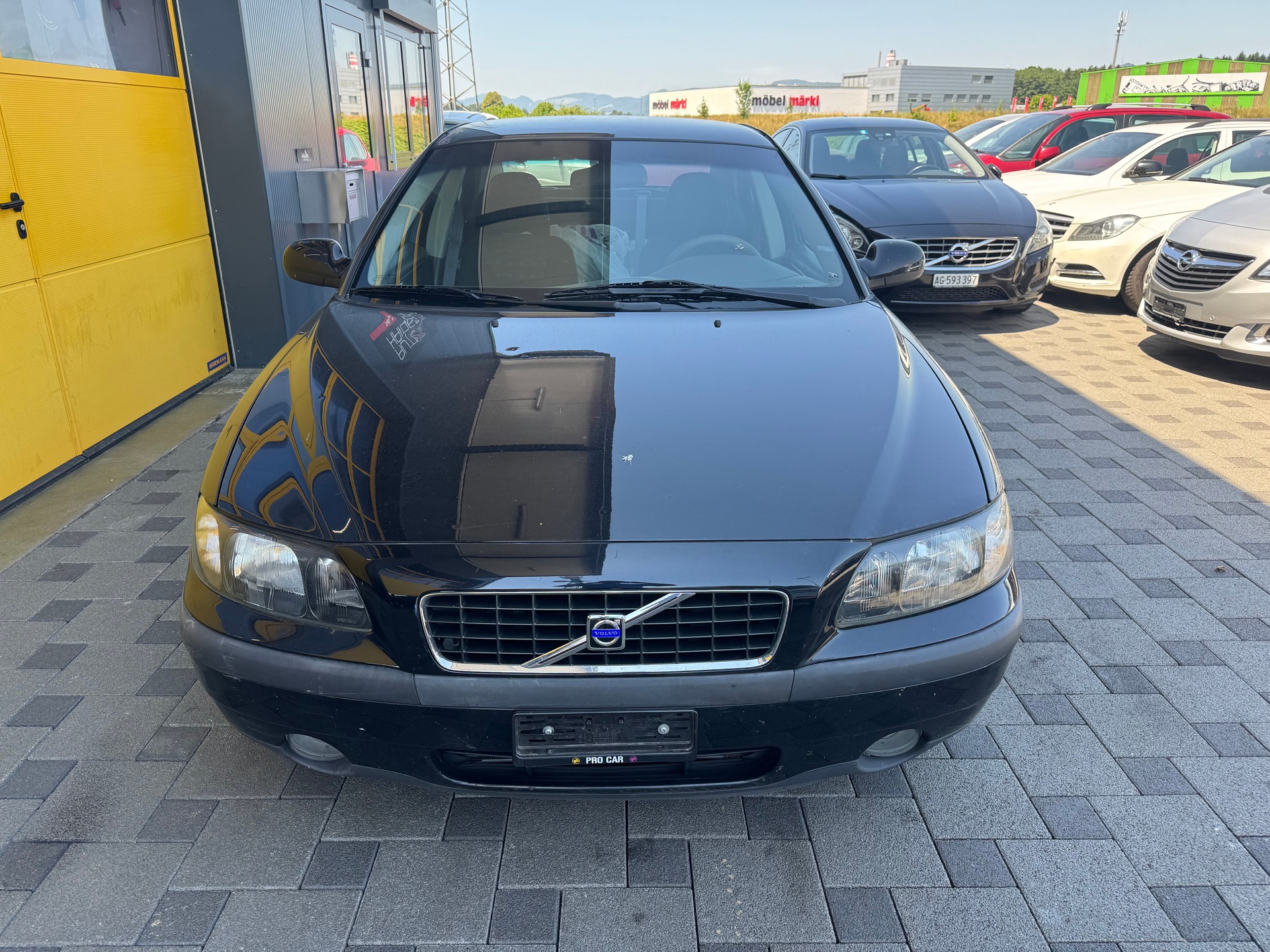 VOLVO S60 2.0T-image-1