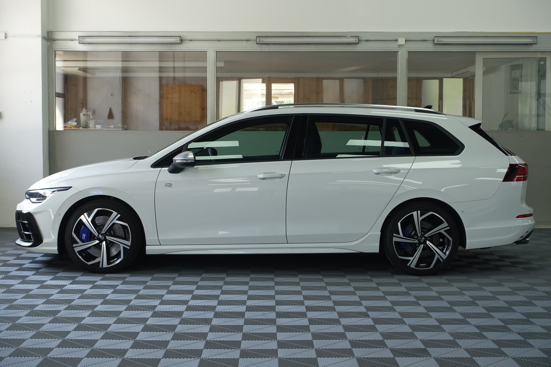 VW Golf Variant 2.0 TSI R DSG 4motion-showroom-element-3