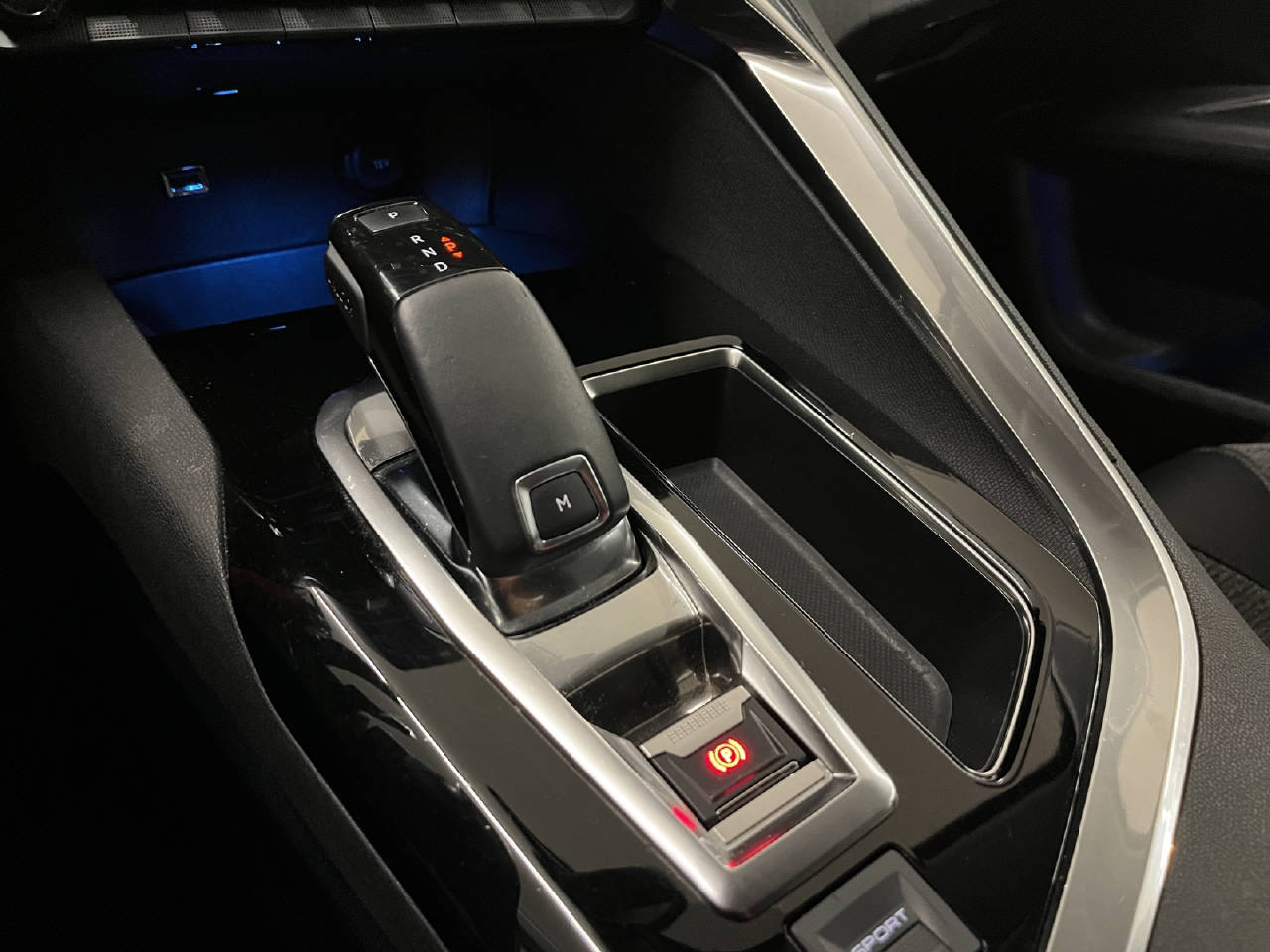 PEUGEOT 3008 1.6 THP Allure-image-9