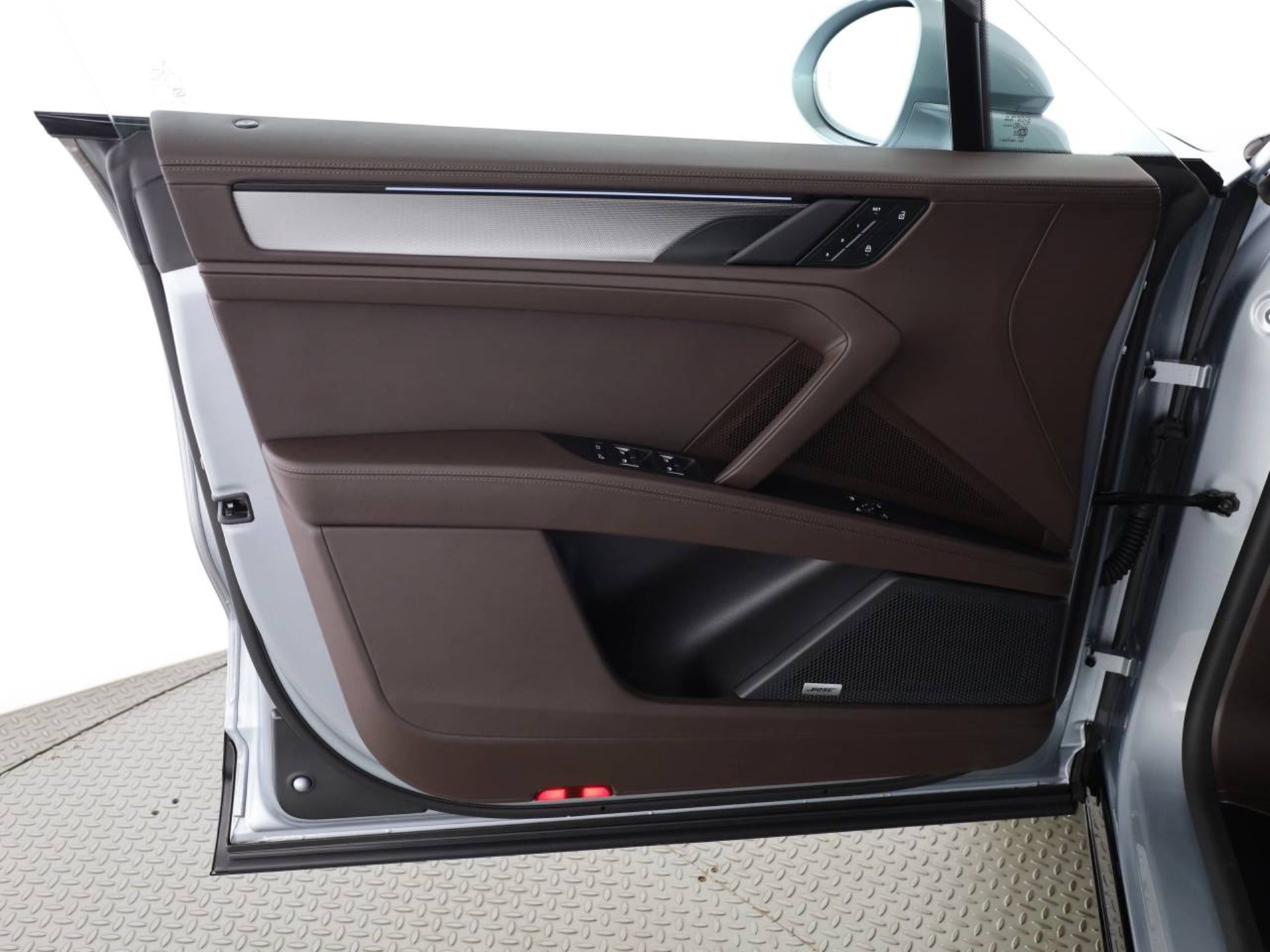 PORSCHE Cayenne S Coupé Electric-image-18