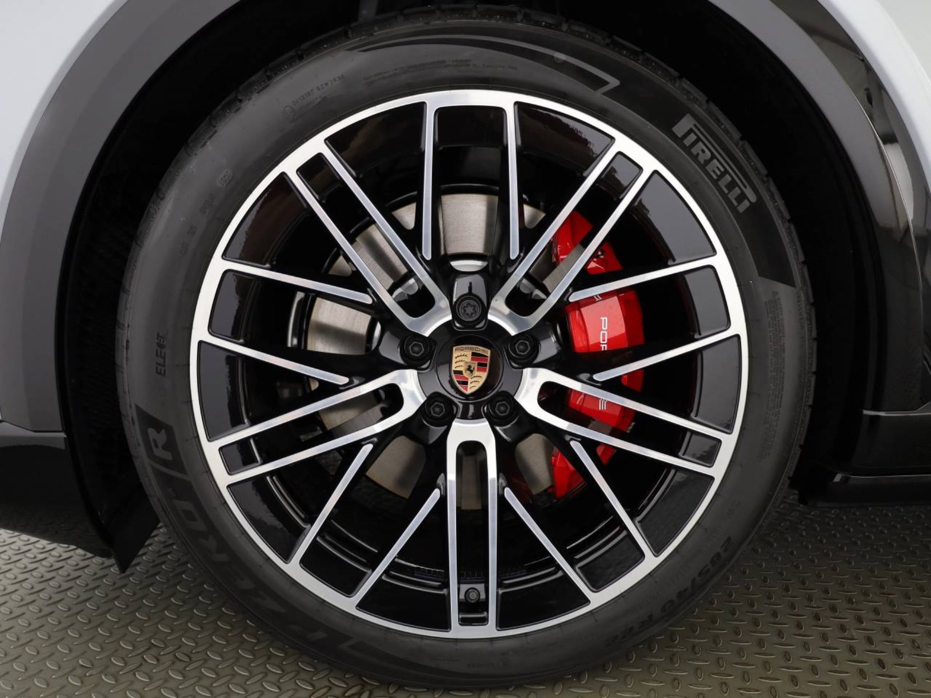 PORSCHE Cayenne S Coupé Electric-showroom-element-2