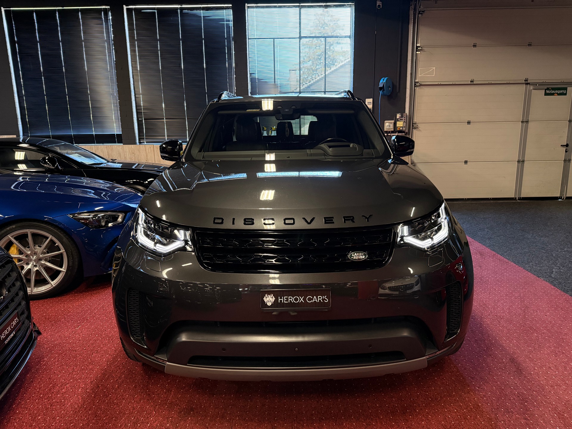 LAND ROVER Discovery 3.0 SDV6 HSE Luxury / ** Frisch ab Grossem Service inkl. Motor, Diff. & Getriebeöl / Zahnriemen + WP **-showroom-element-3