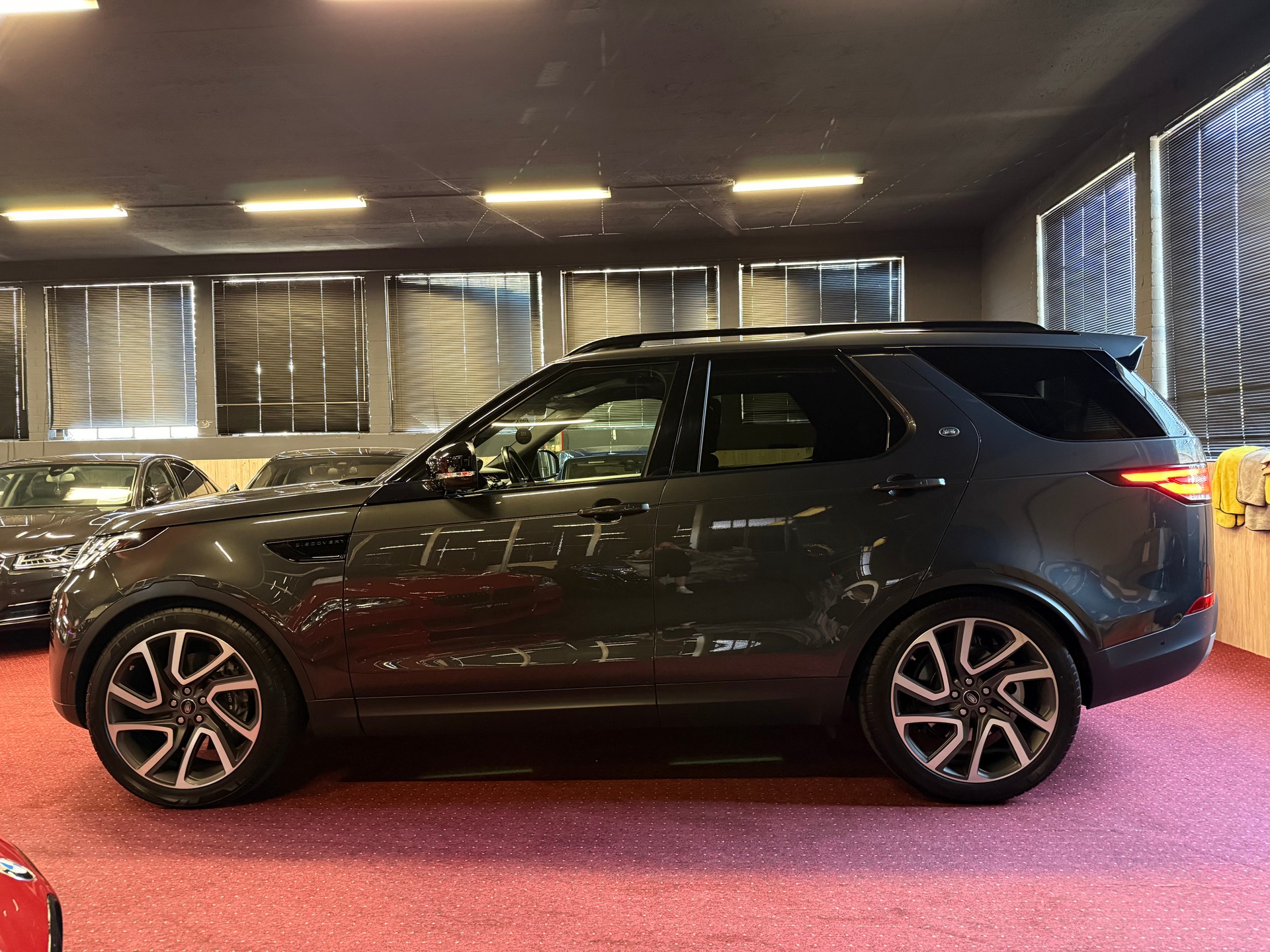 LAND ROVER Discovery 3.0 SDV6 HSE Luxury / ** Frisch ab Grossem Service inkl. Motor, Diff. & Getriebeöl / Zahnriemen + WP **-image-6