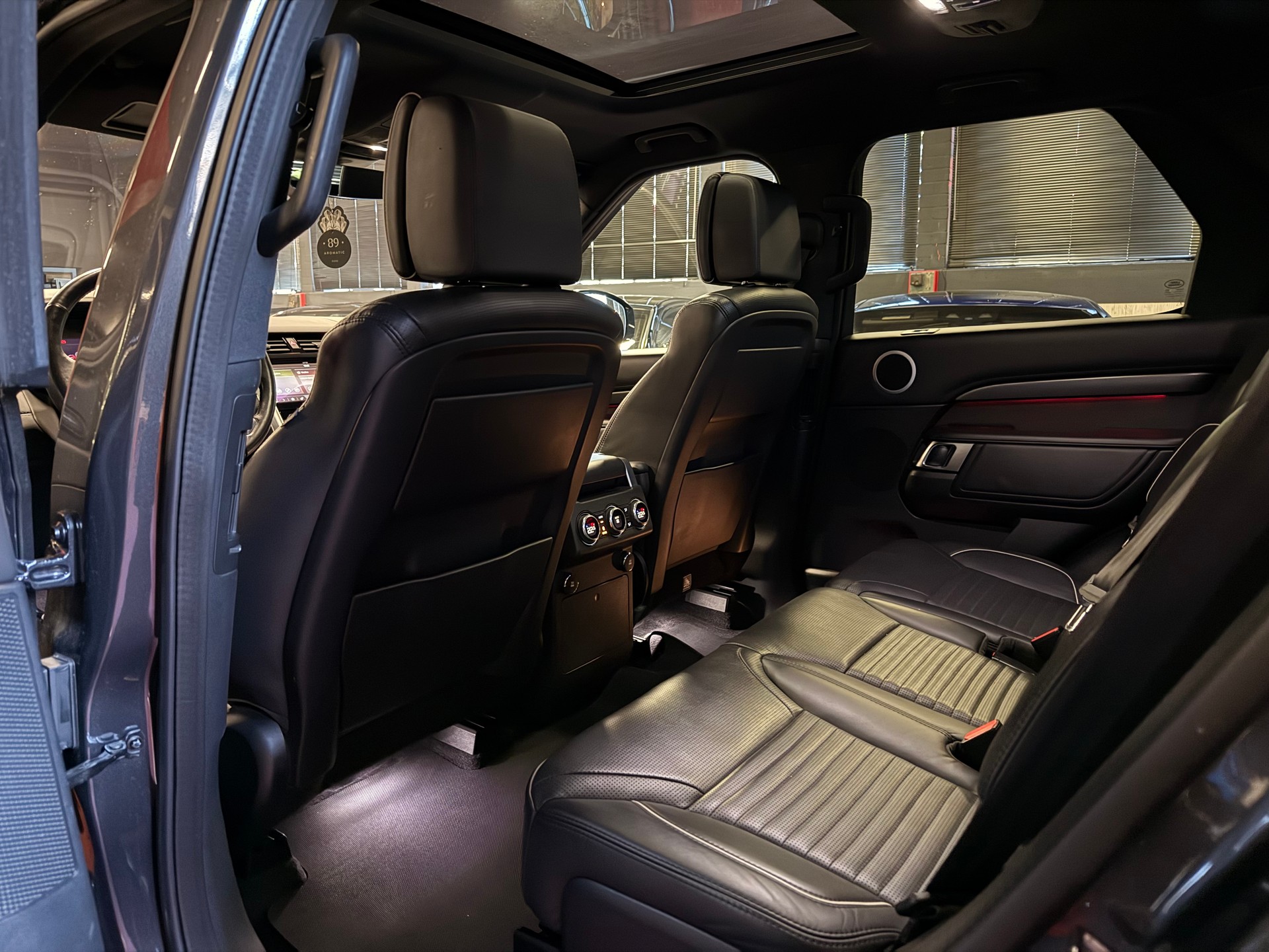 LAND ROVER Discovery 3.0 SDV6 HSE Luxury / ** Frisch ab Grossem Service inkl. Motor, Diff. & Getriebeöl / Zahnriemen + WP **-image-23