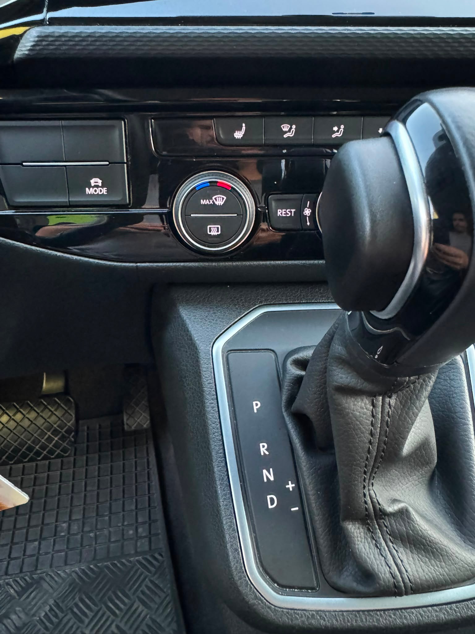 VW T6.1 Multivan 2.0 Bi-TDI Highline 4Motion DSG-image-18