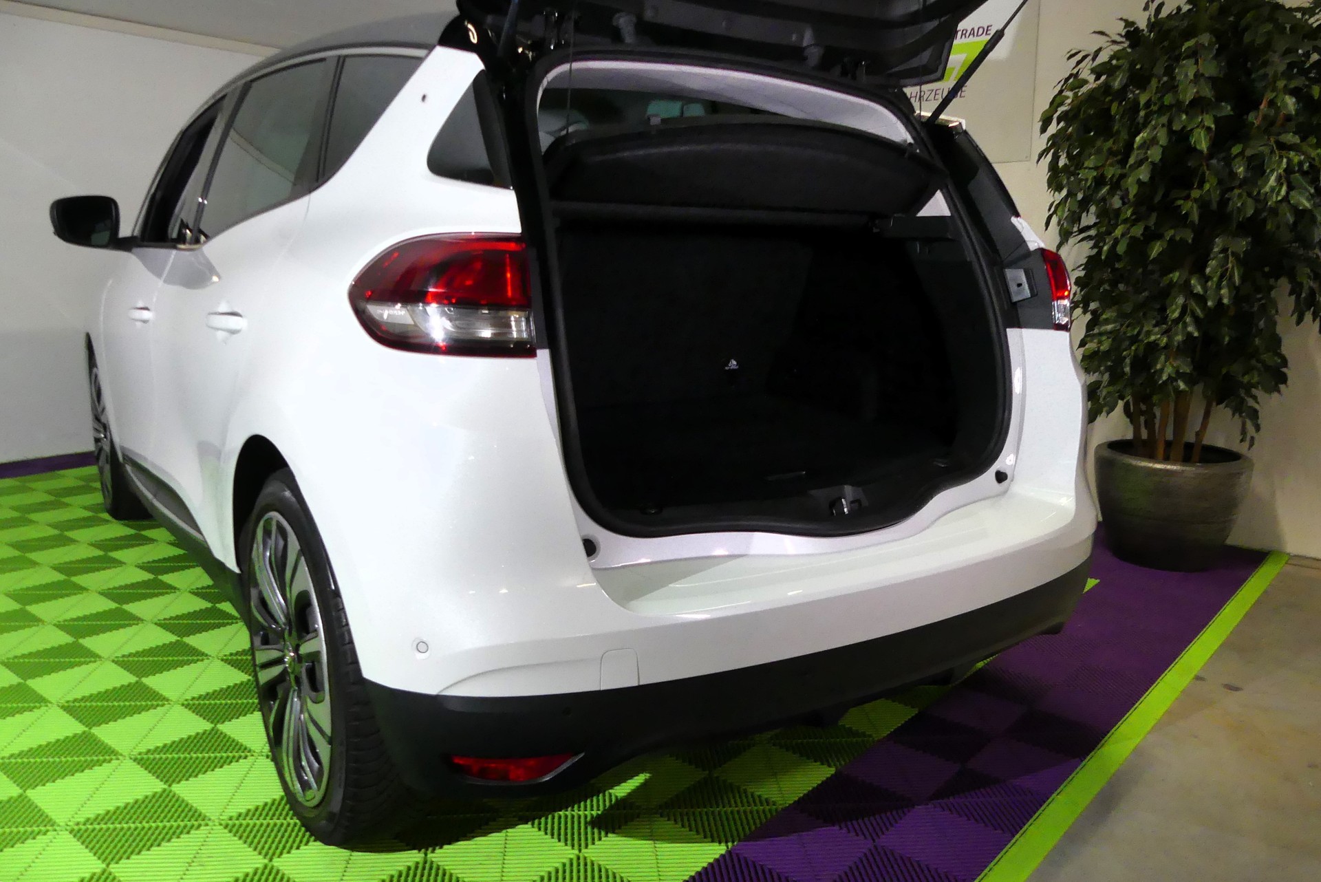 RENAULT Scénic 1.3 16V Turbo Intens EDC-image-13
