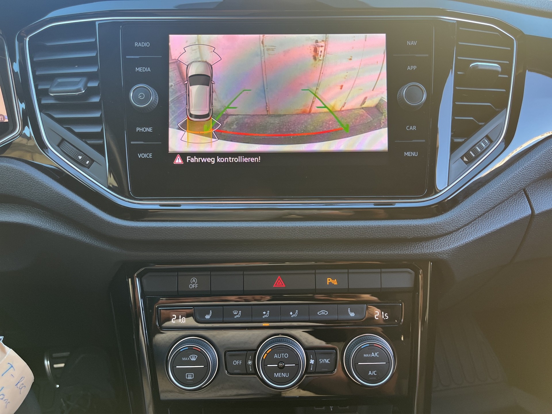 VW T-Roc 2.0 TSI Sport Selection DSG 4Motion-image-11