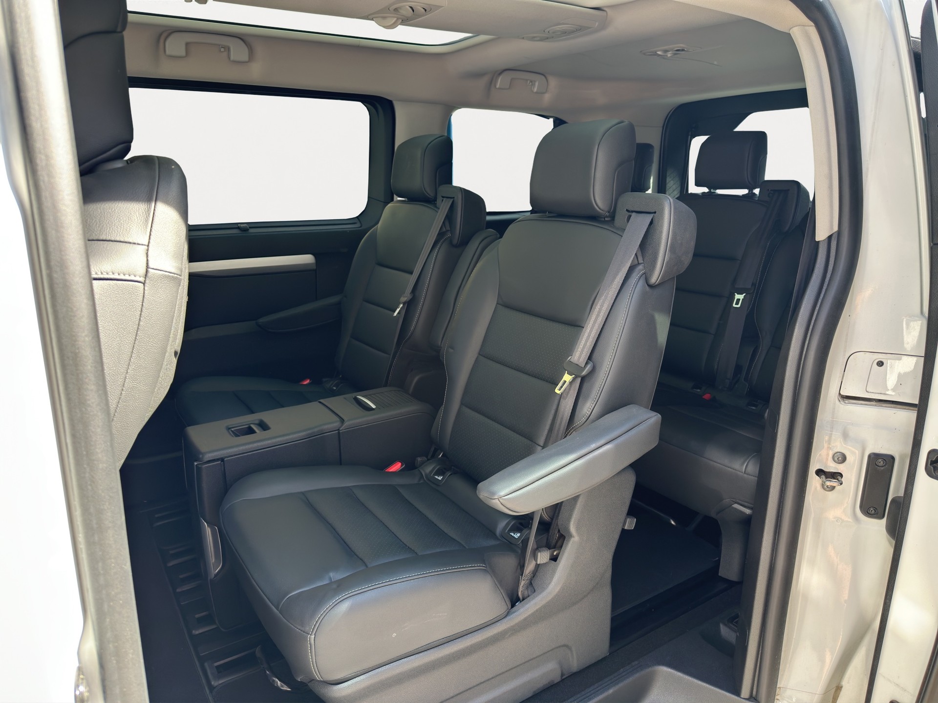 TOYOTA Proace Verso 2.0 D-4D VIP Medium Automatic-image-6