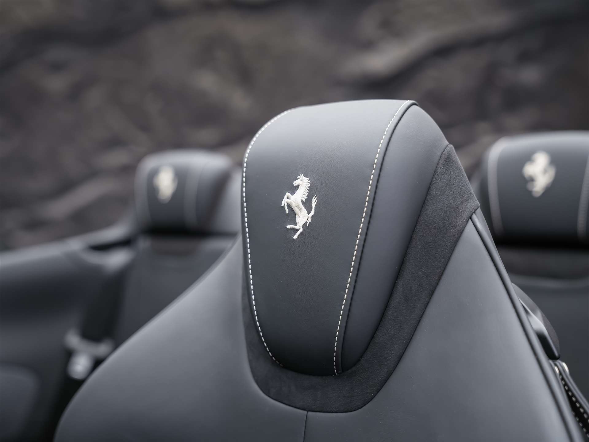 FERRARI Roma Spider 3.9 V8 T *ALL BLACK*Sitzbelüftung*JBL*-image-18